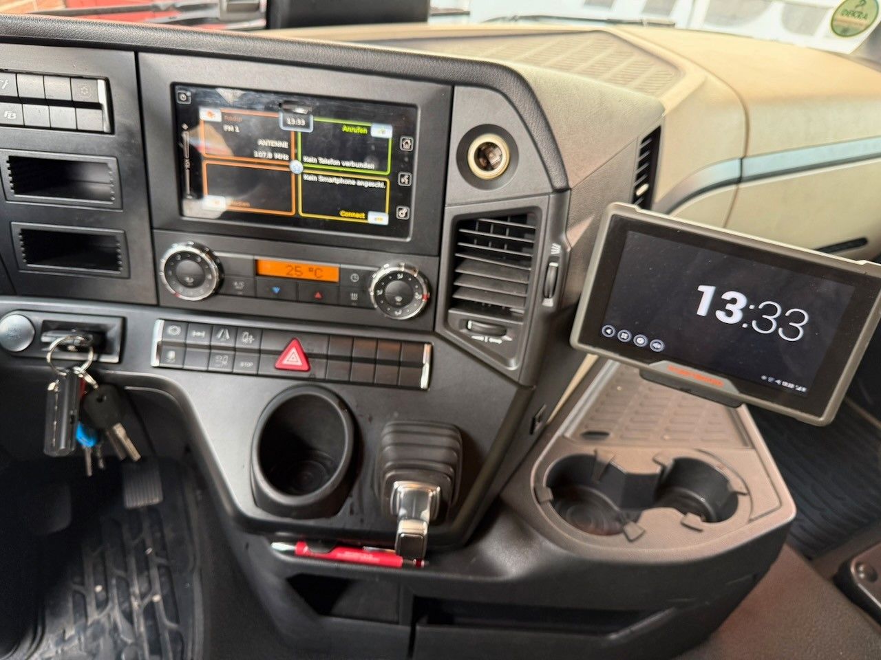 Fahrzeugabbildung Mercedes-Benz Actros 1845 LS Sattelzugmaschine