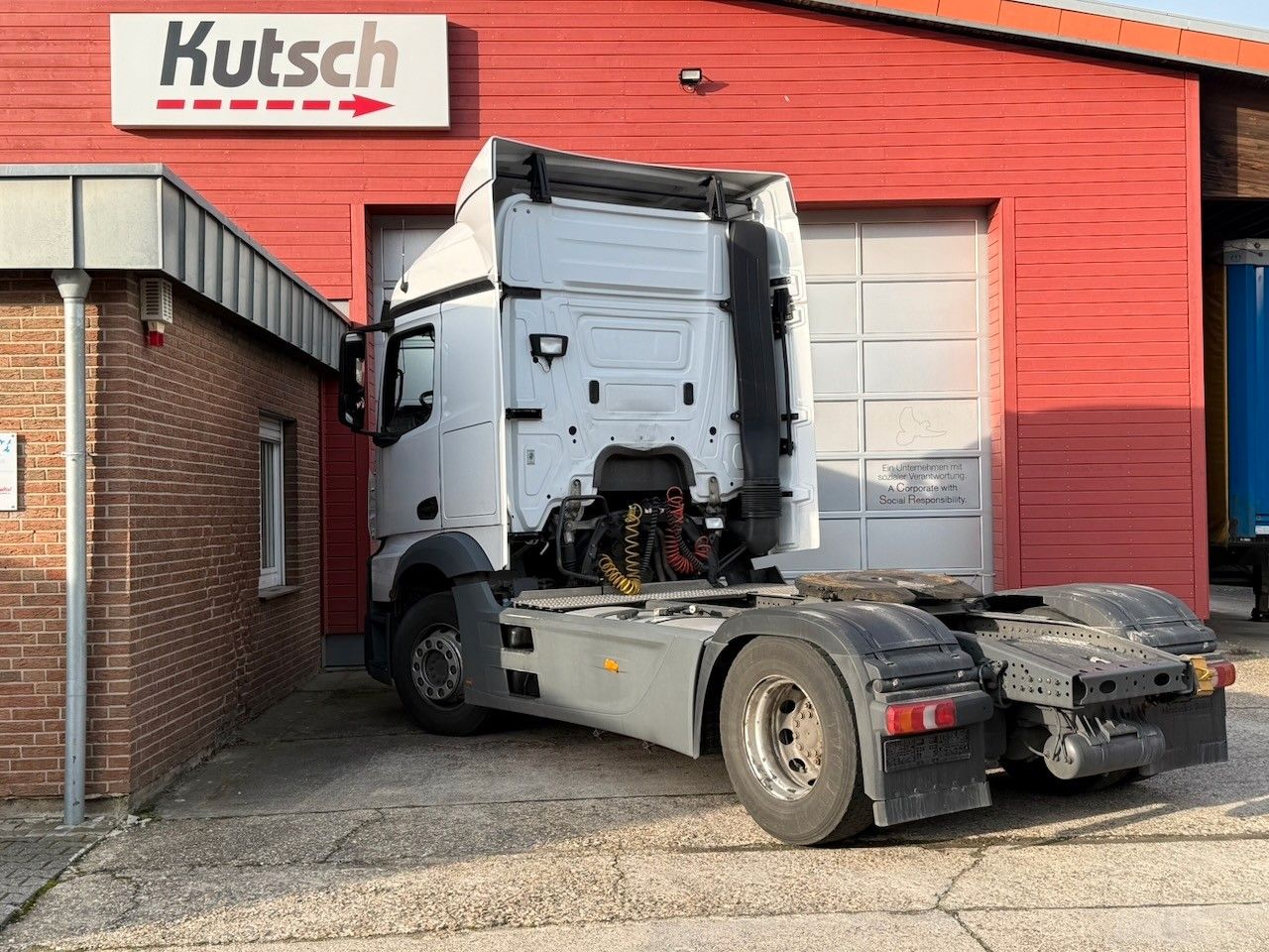 Fahrzeugabbildung Mercedes-Benz Actros 1845 LS Sattelzugmaschine