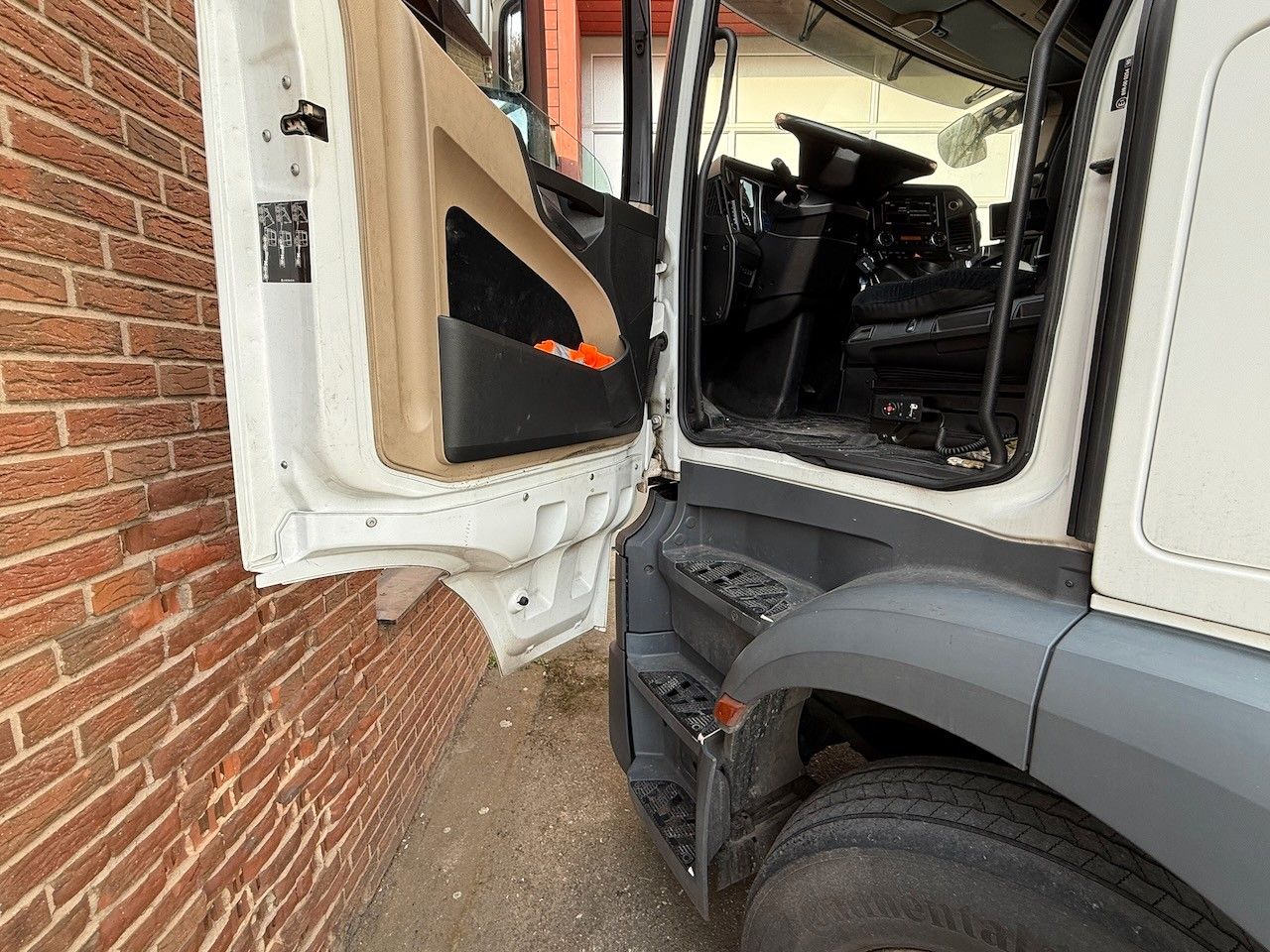 Fahrzeugabbildung Mercedes-Benz Actros 1845 LS Sattelzugmaschine