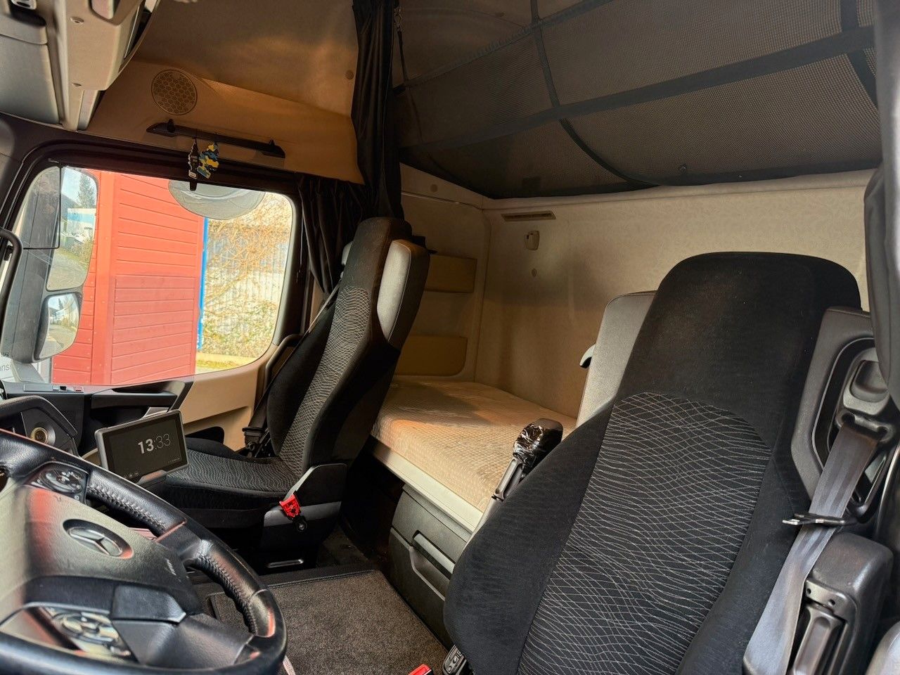 Fahrzeugabbildung Mercedes-Benz Actros 1845 LS Sattelzugmaschine