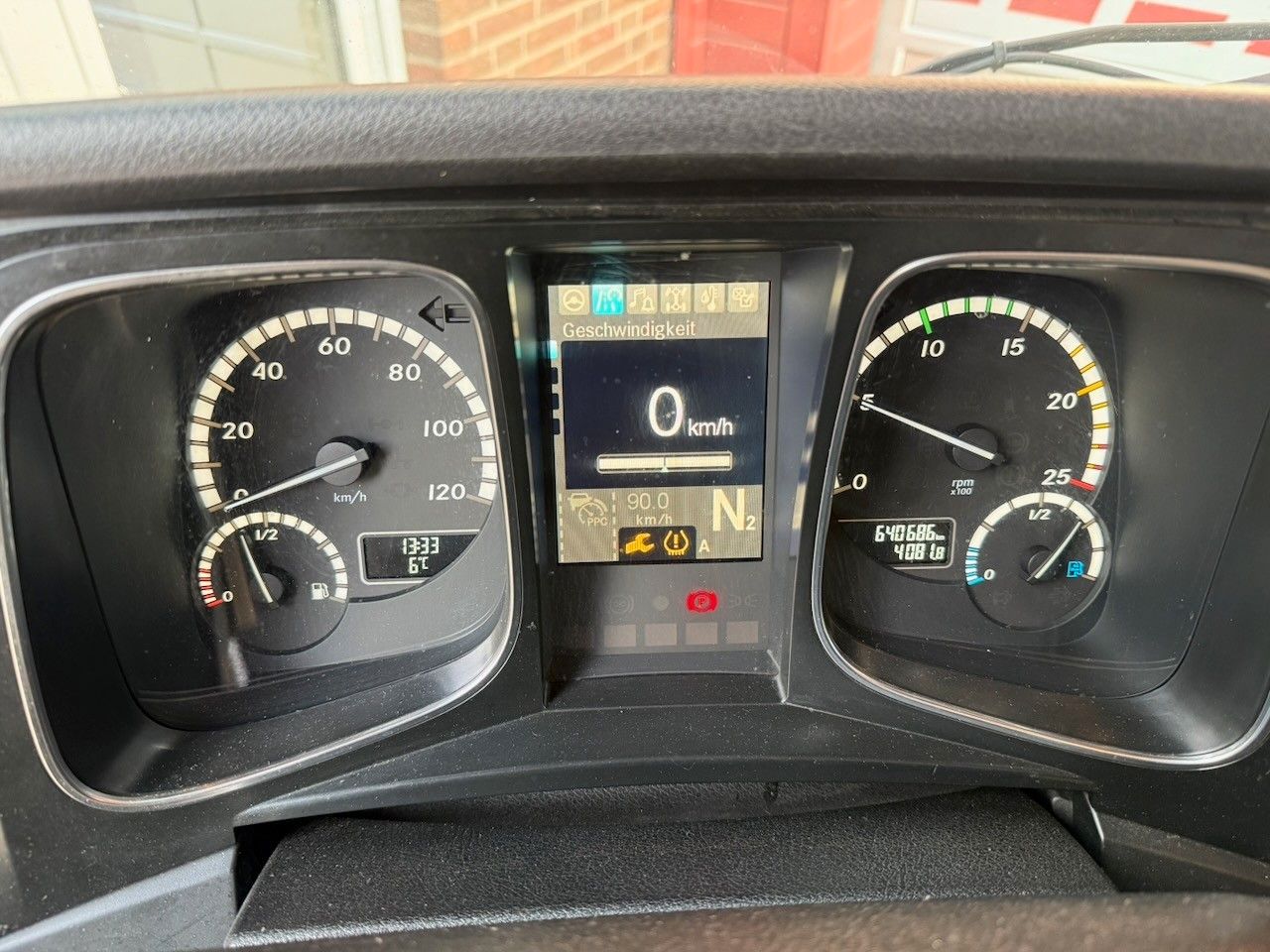 Fahrzeugabbildung Mercedes-Benz Actros 1845 LS Sattelzugmaschine