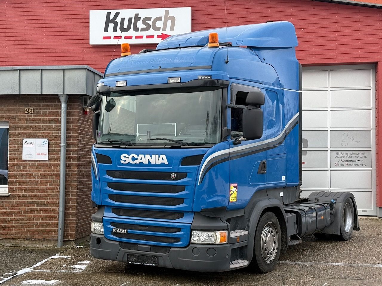 Scania R450 Lowliner mit Hubsattelkupplung