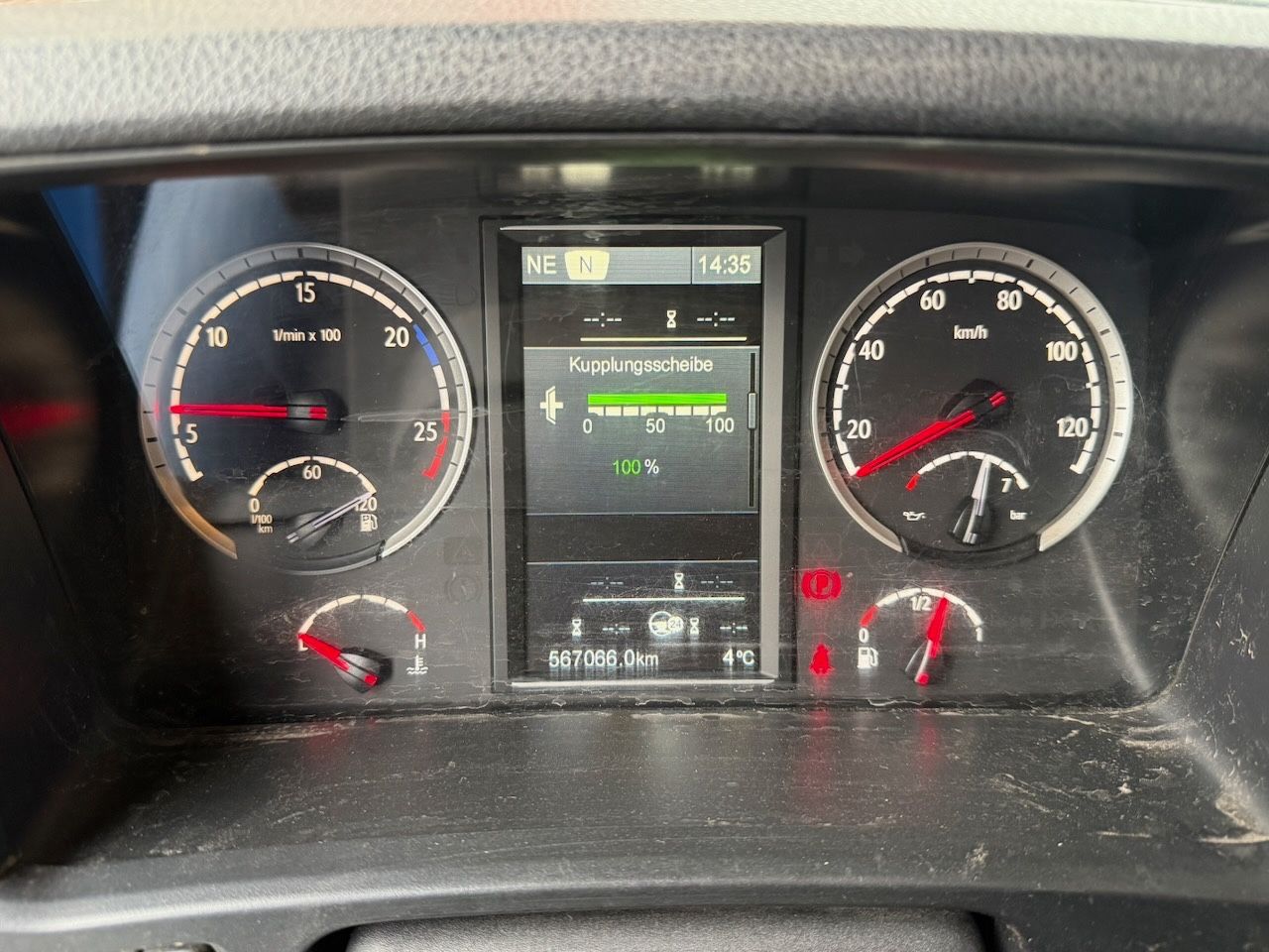 Fahrzeugabbildung Scania R450 Lowliner mit Hubsattelkupplung