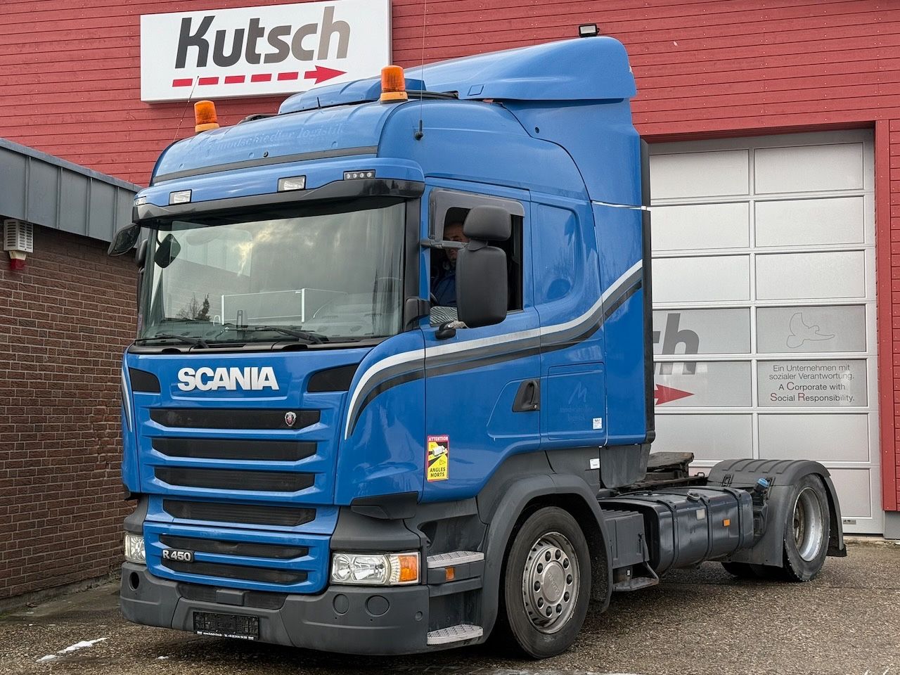 Fahrzeugabbildung Scania R450 Lowliner mit Hubsattelkupplung