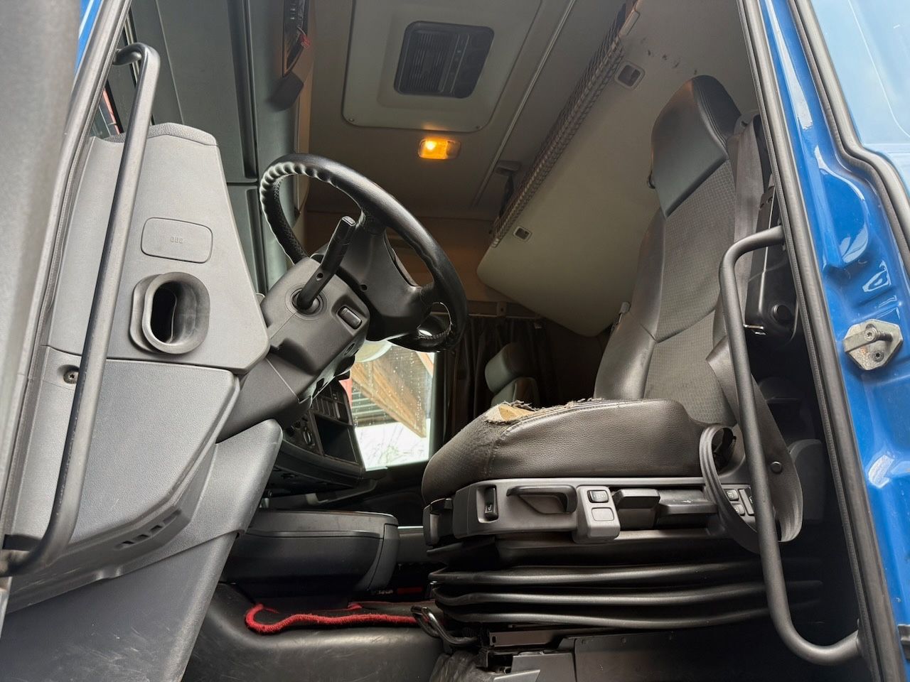 Fahrzeugabbildung Scania R450 Lowliner mit Hubsattelkupplung