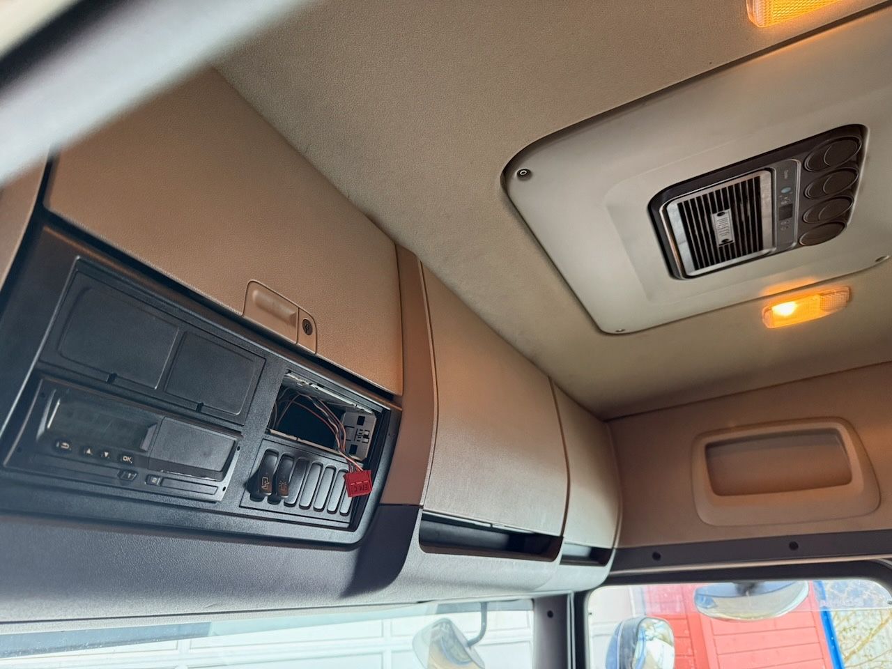 Fahrzeugabbildung Scania R450 Lowliner mit Hubsattelkupplung