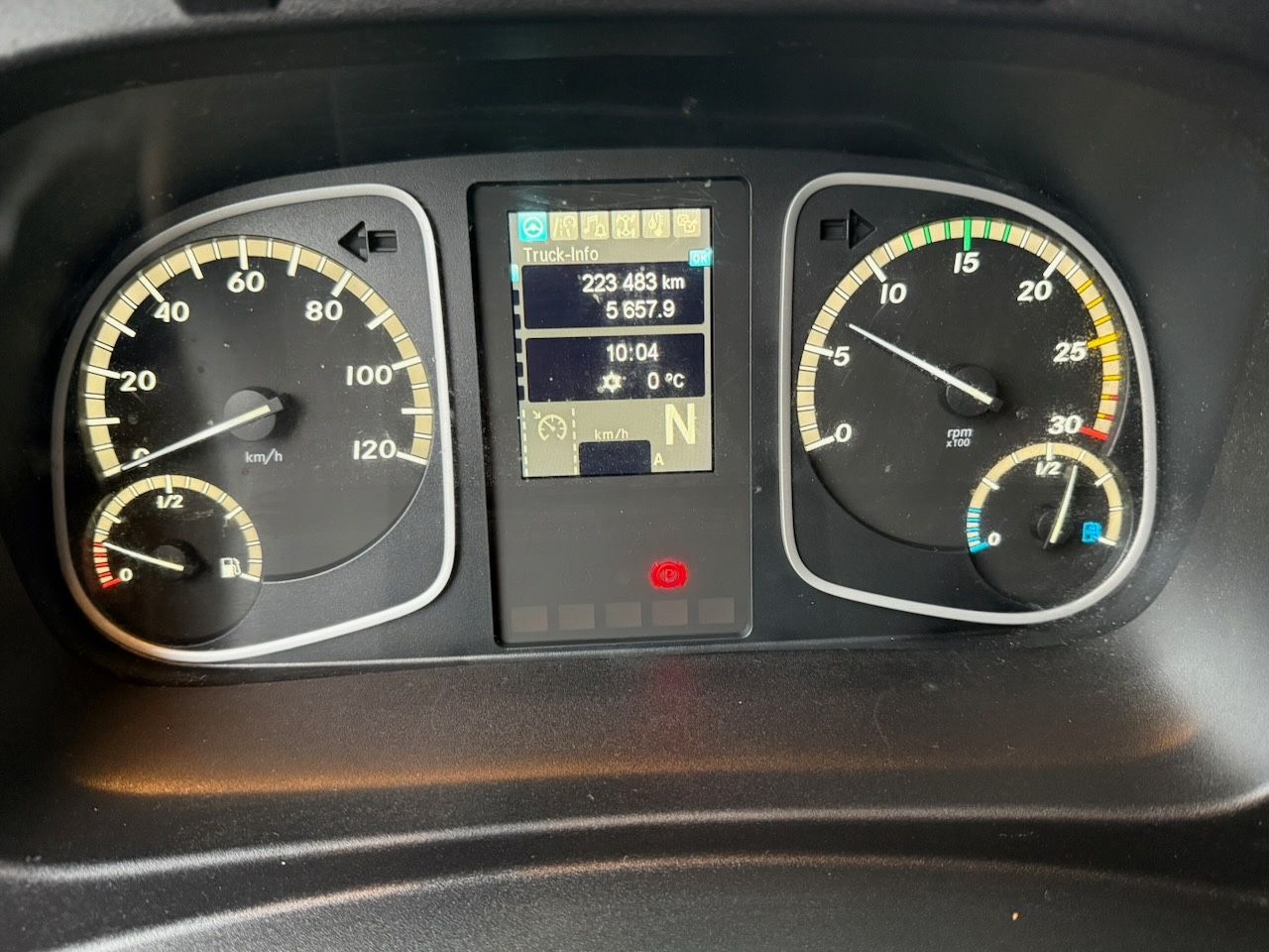 Fahrzeugabbildung Mercedes-Benz 818L Atego Pritsche mit Bordwänden