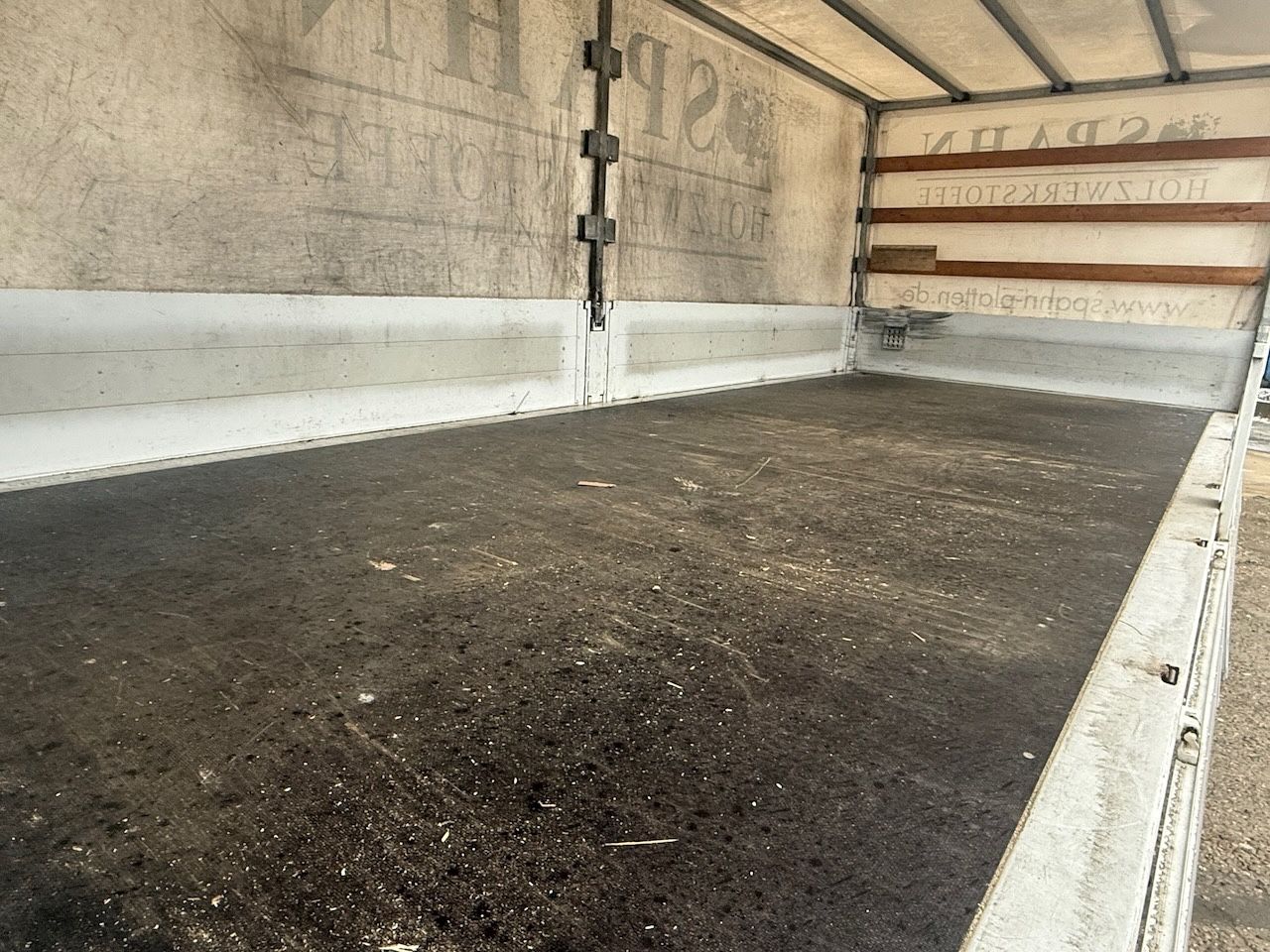 Fahrzeugabbildung Mercedes-Benz 818L Atego Pritsche mit Bordwänden