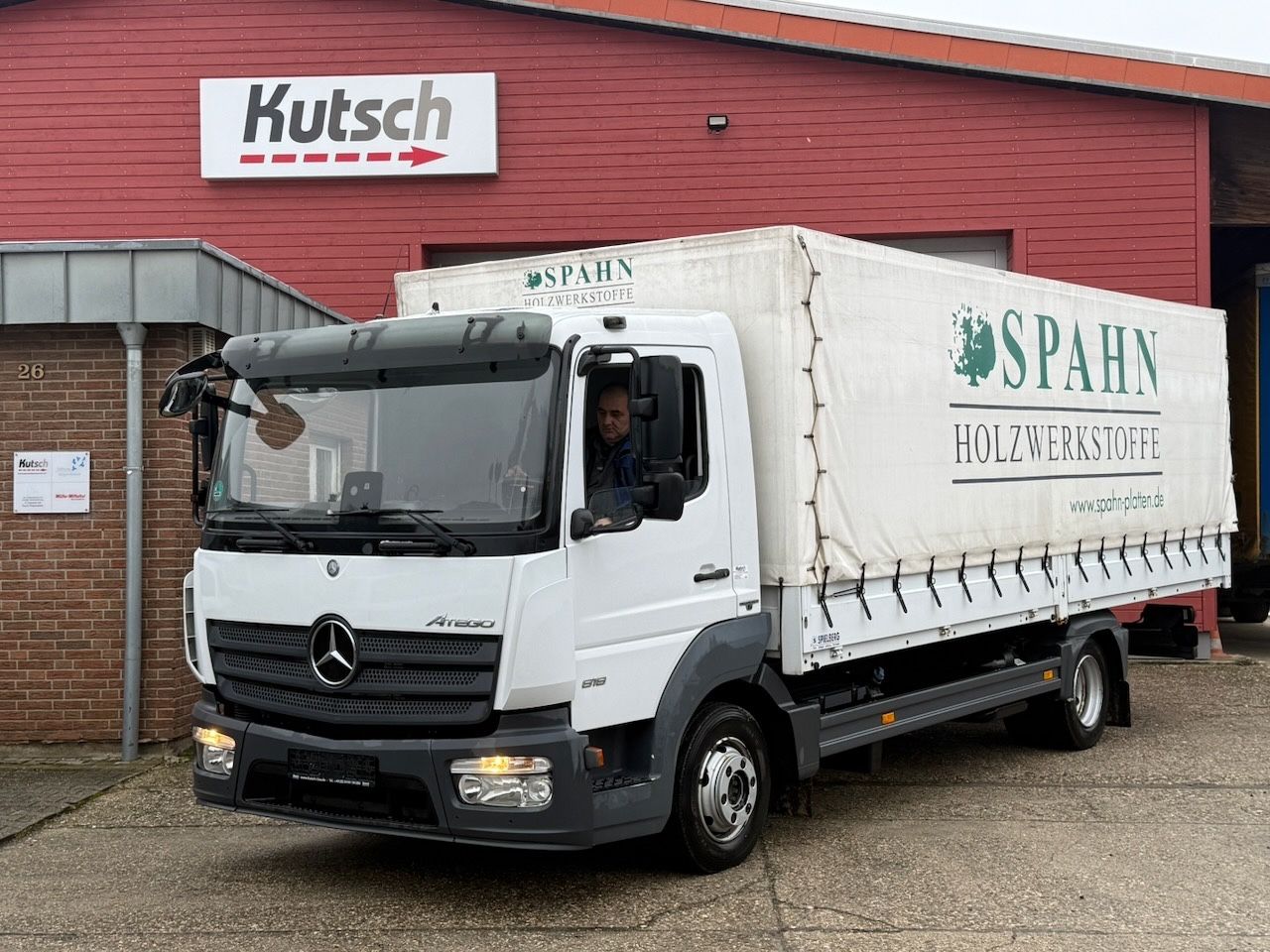 Fahrzeugabbildung Mercedes-Benz 818L Atego Pritsche mit Bordwänden