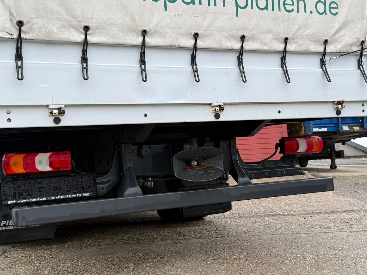 Fahrzeugabbildung Mercedes-Benz 818L Atego Pritsche mit Bordwänden