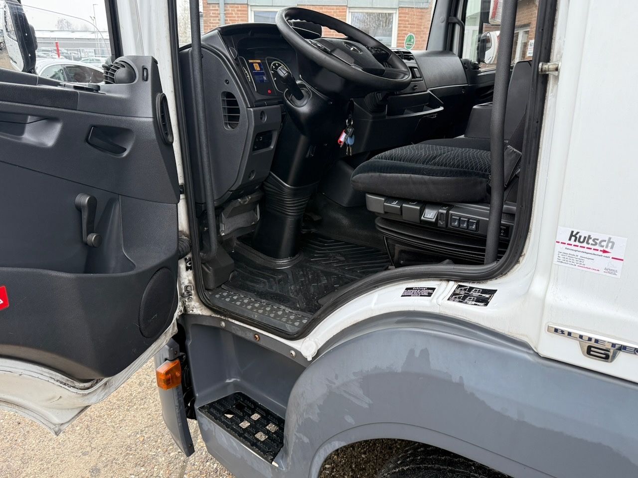 Fahrzeugabbildung Mercedes-Benz 818L Atego Pritsche mit Bordwänden