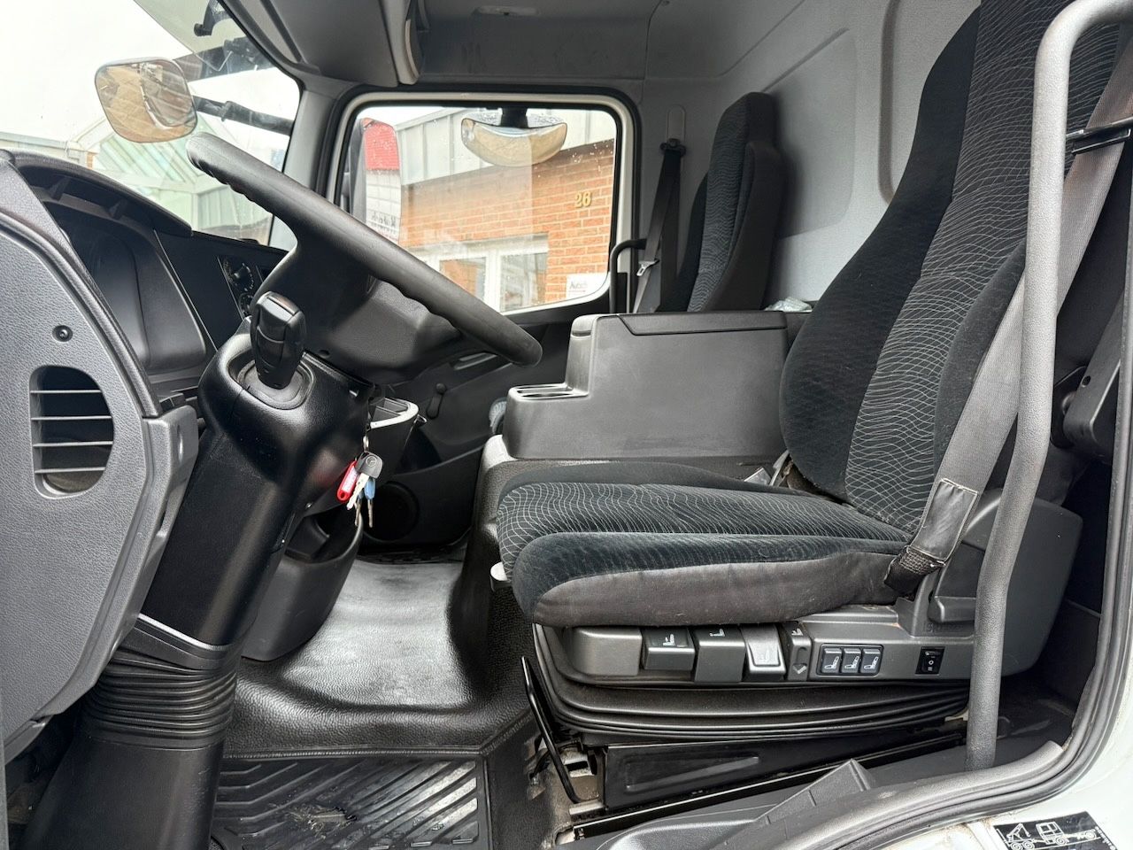 Fahrzeugabbildung Mercedes-Benz 818L Atego Pritsche mit Bordwänden