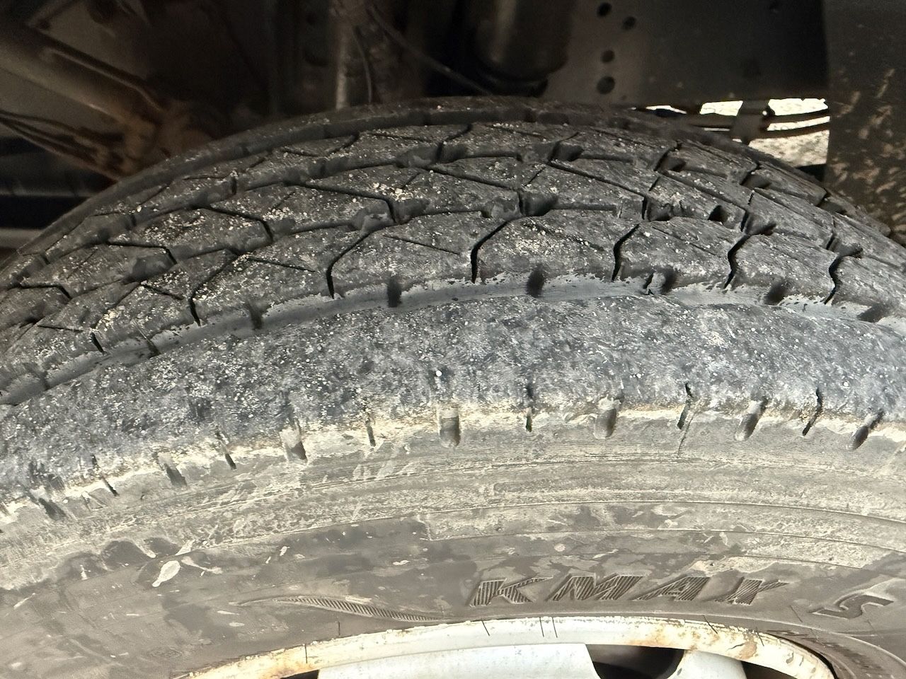 Fahrzeugabbildung Mercedes-Benz 818L Pritsche mit Bordwänden und Plane