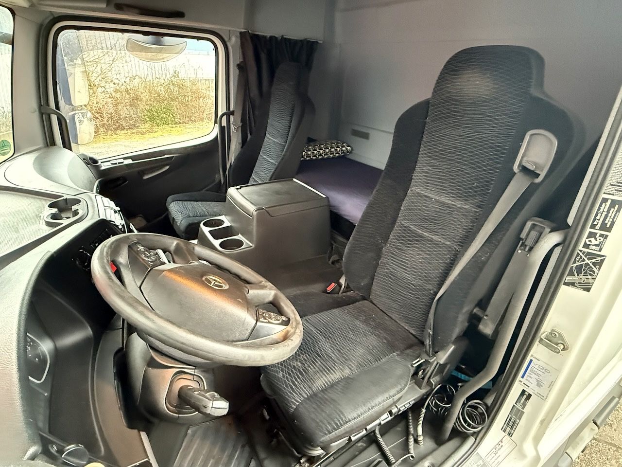 Fahrzeugabbildung Mercedes-Benz 1227L Atego Koffer/Lbw. Hochdach