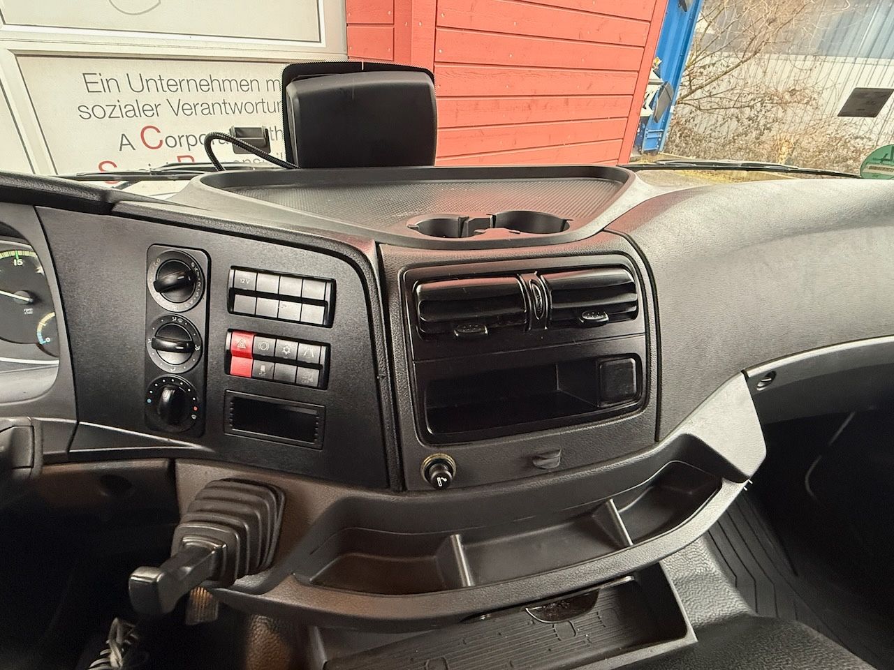 Fahrzeugabbildung Mercedes-Benz 1227L Atego Koffer/Lbw. Hochdach