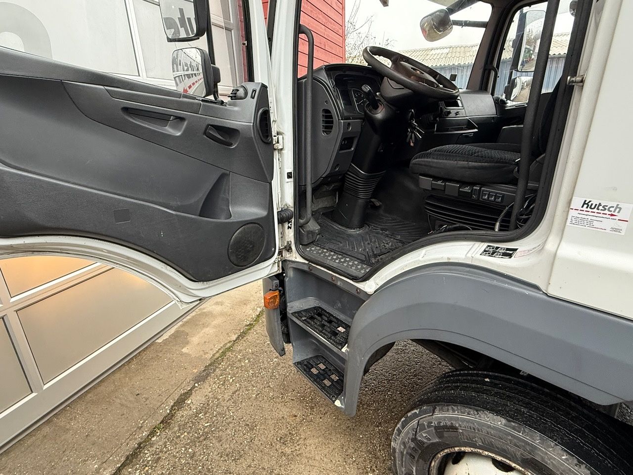 Fahrzeugabbildung Mercedes-Benz 1227L Atego Koffer/Lbw. Hochdach