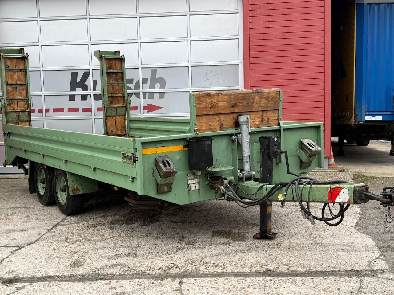 Fahrzeugabbildung Möslein TT 105 mit Rampen