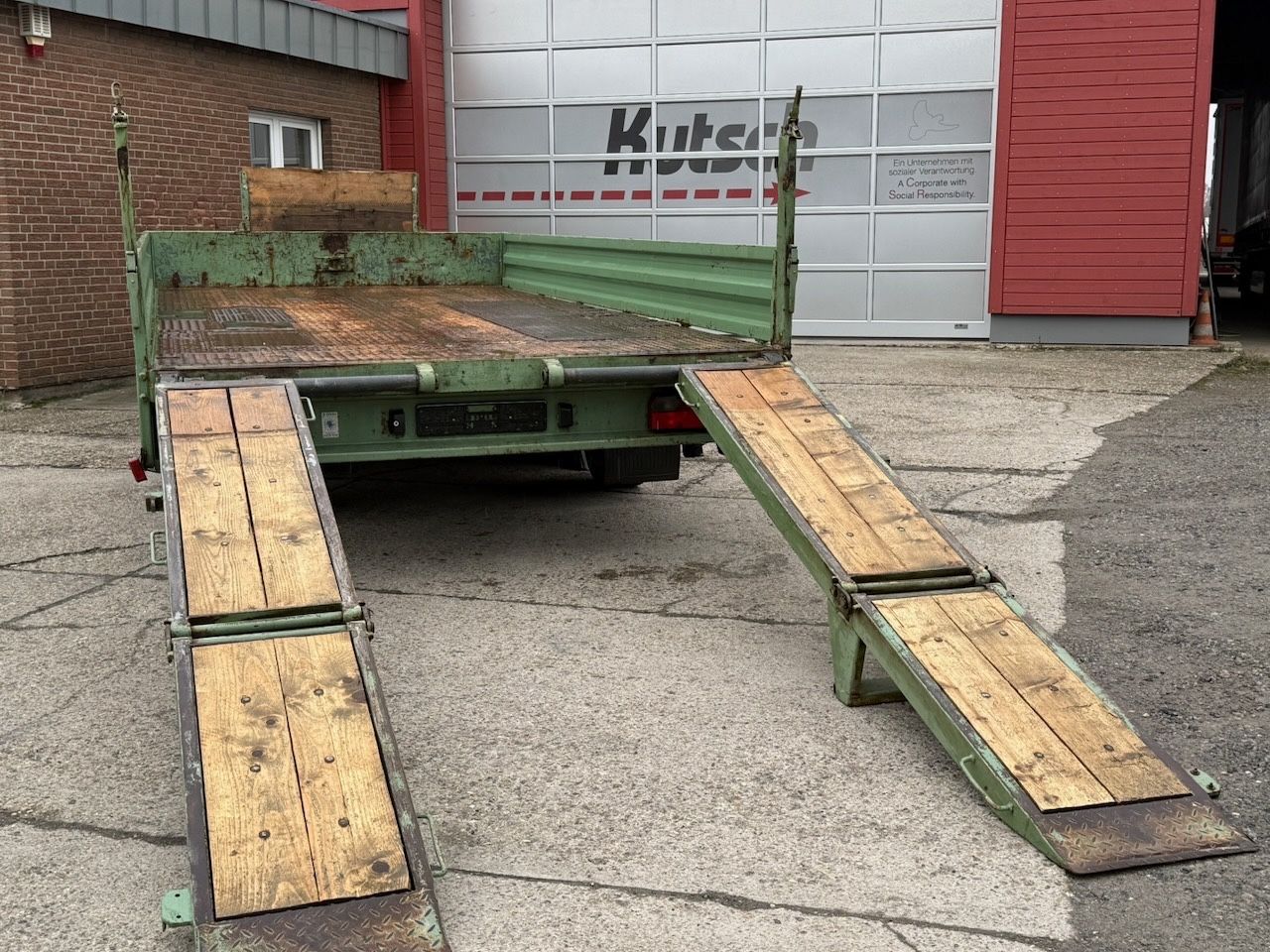 Fahrzeugabbildung Möslein TT 105 mit Rampen