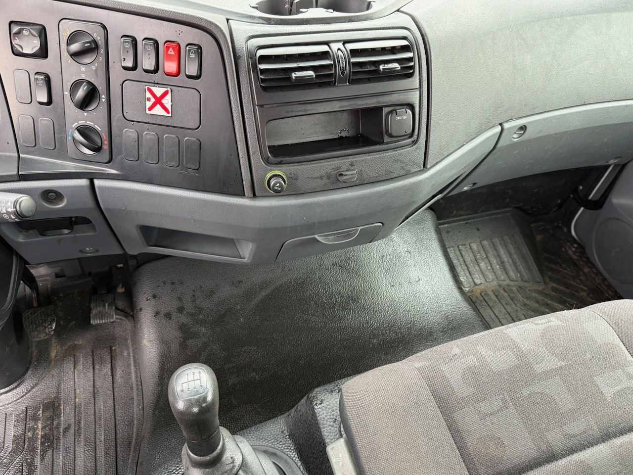 Fahrzeugabbildung Mercedes-Benz 816L Atego Abschlepp/Transport