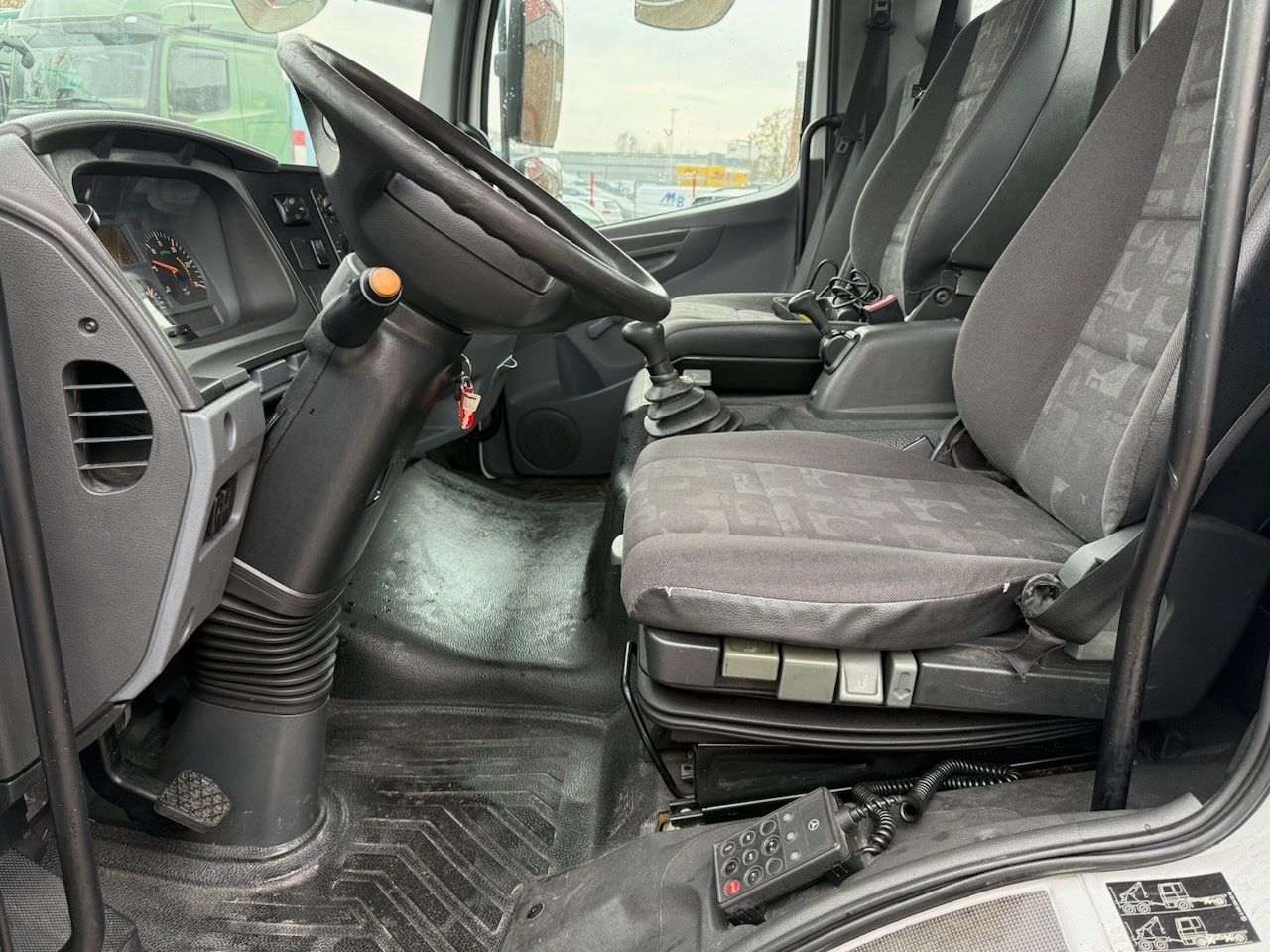 Fahrzeugabbildung Mercedes-Benz 816L Atego Abschlepp/Transport