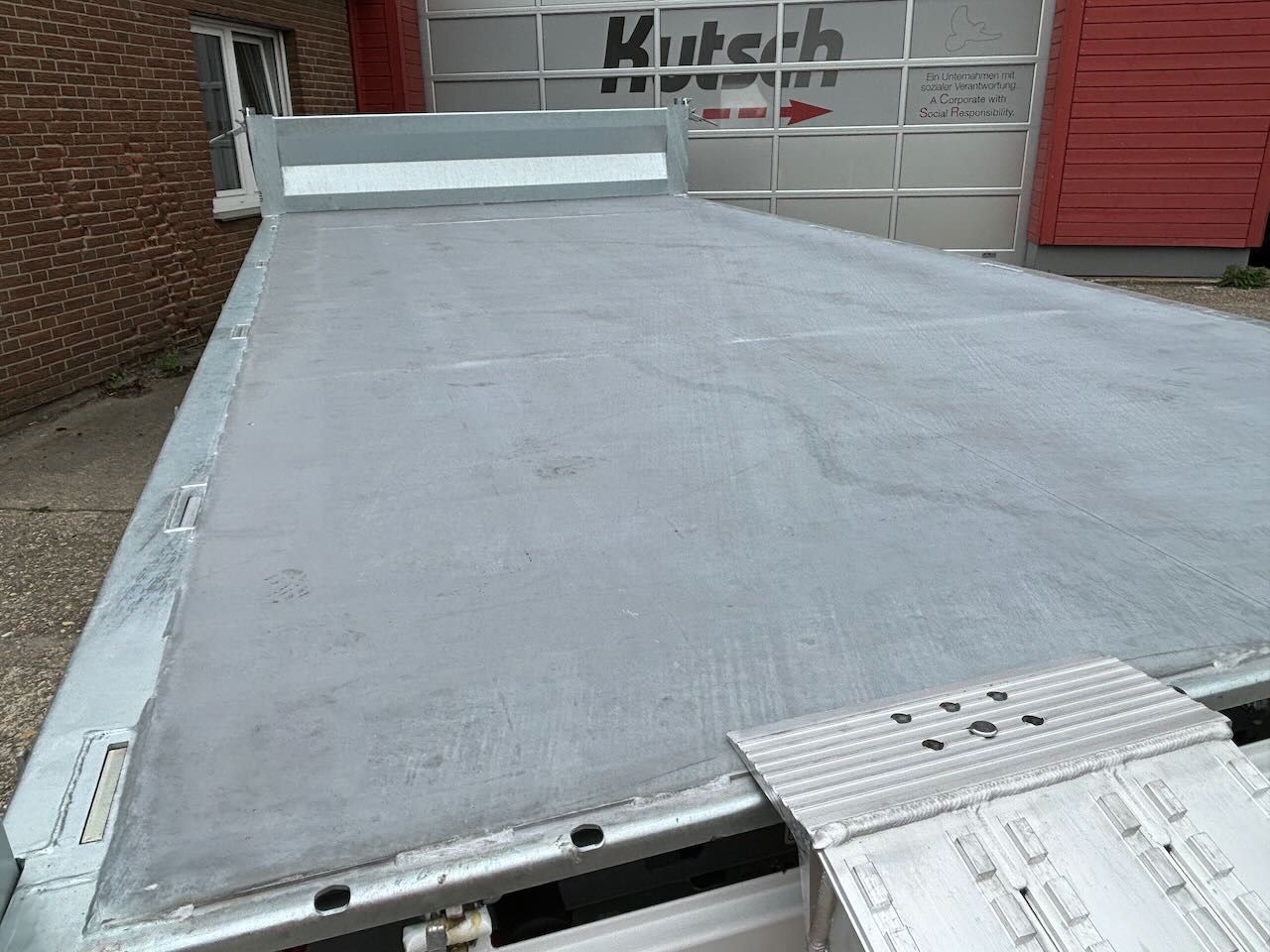 Fahrzeugabbildung Müller-Mitteltal Tieflader / Kipper 3 Seiten mit Auffahrrampen