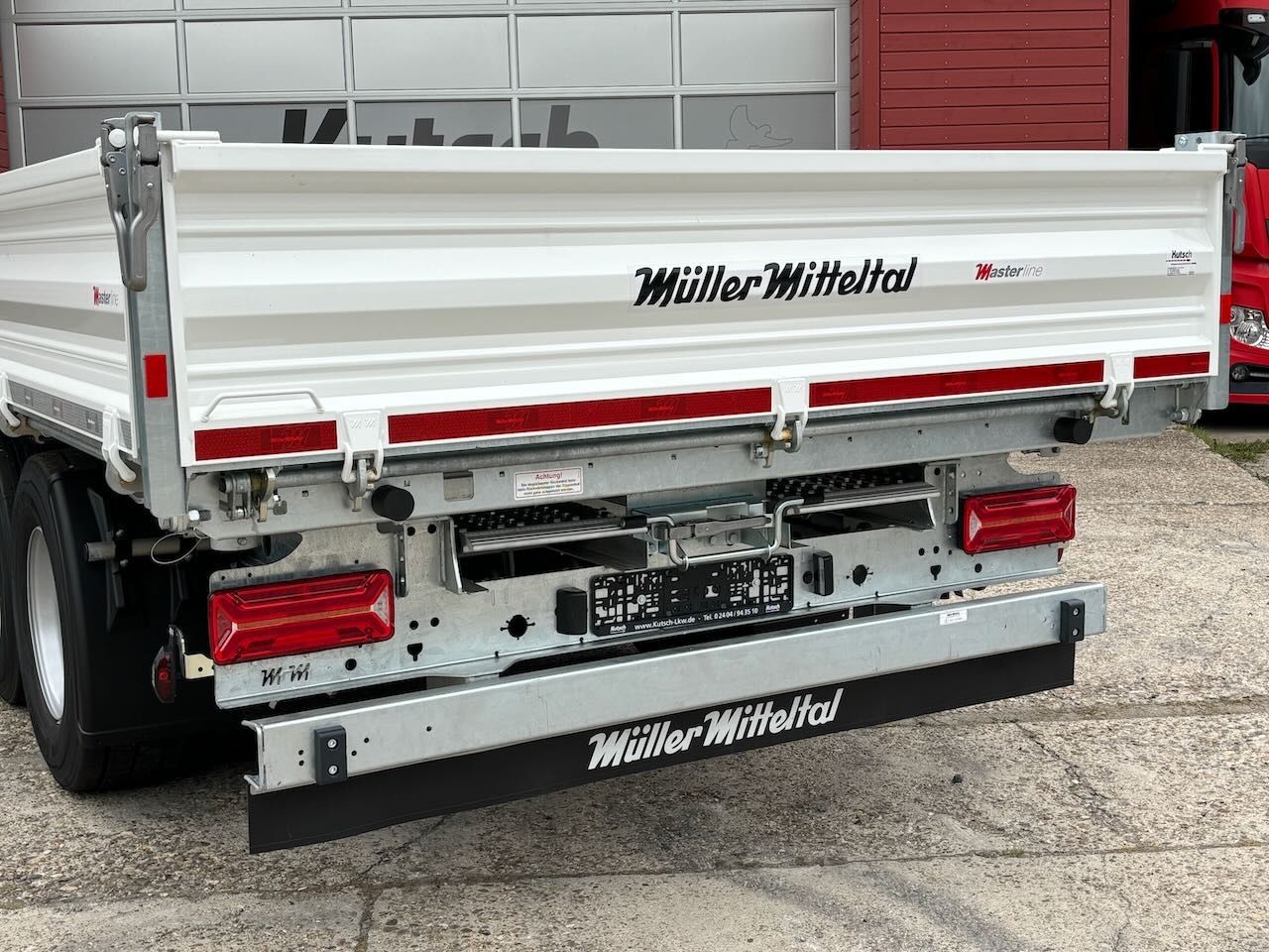 Fahrzeugabbildung Müller-Mitteltal Tieflader / Kipper 3 Seiten mit Auffahrrampen