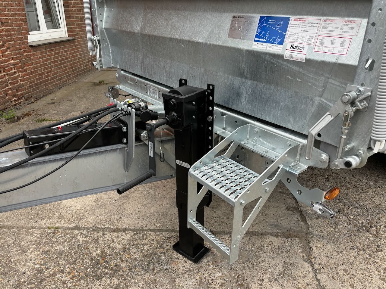 Fahrzeugabbildung Müller-Mitteltal Tieflader / Kipper 3 Seiten mit Auffahrrampen