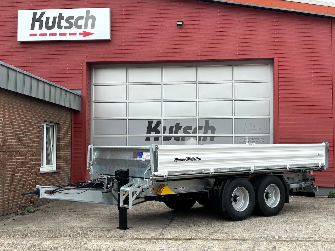 Fahrzeugabbildung Müller-Mitteltal Tieflader / Kipper 3 Seiten mit Auffahrrampen