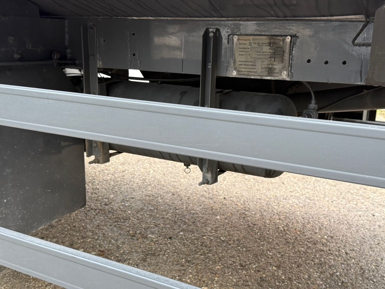 Fahrzeugabbildung Andere ESTERER  TA 18.210 Tankanh. 21.000 Untenbef.