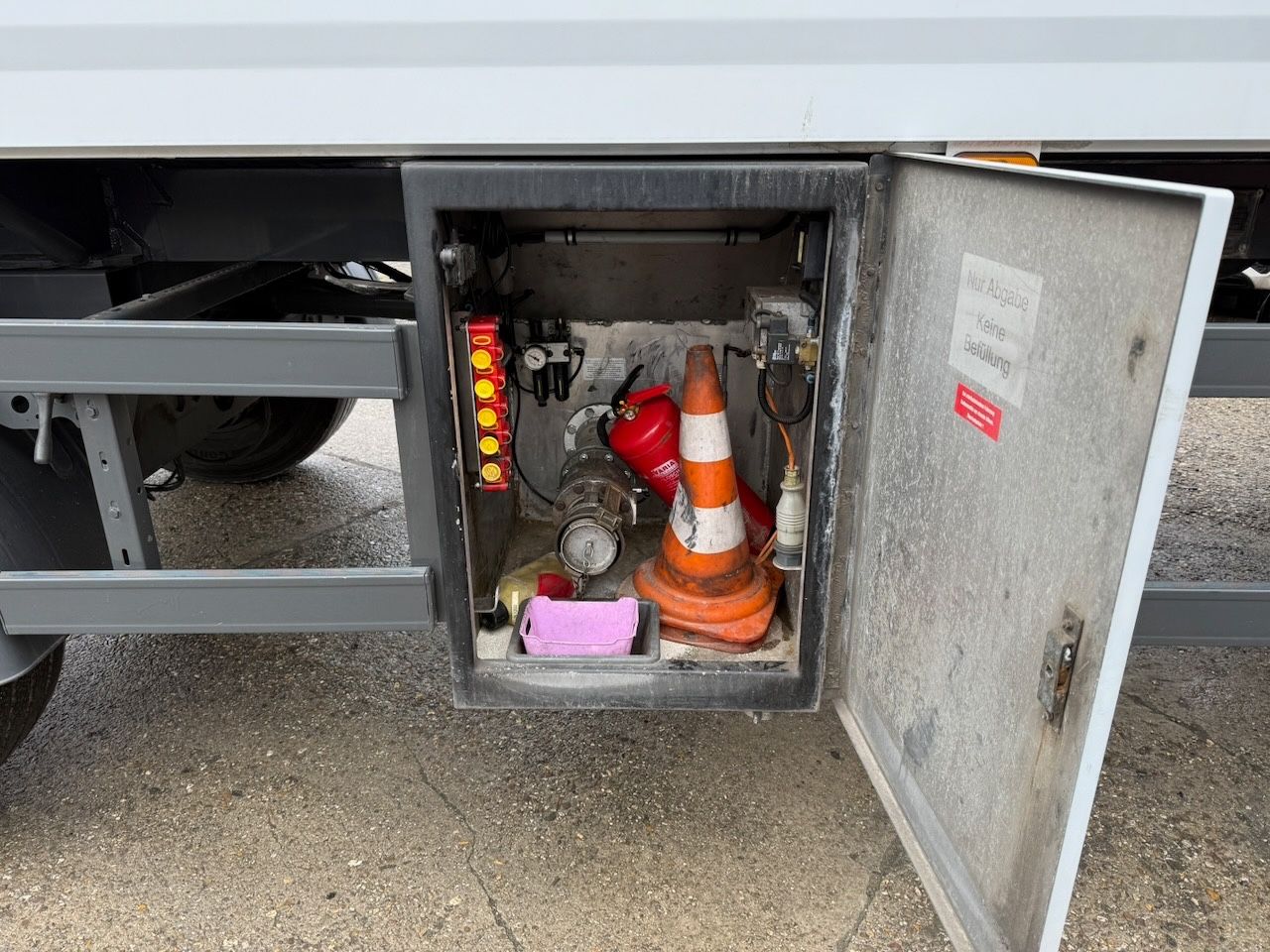 Fahrzeugabbildung Andere ESTERER  TA 18.210 Tankanh. 21.000 Untenbef.