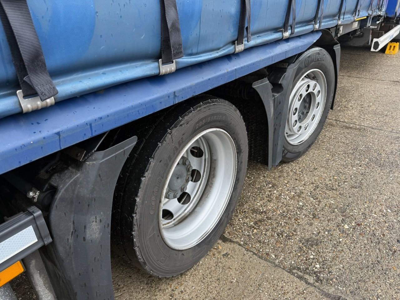 Fahrzeugabbildung Mercedes-Benz MB 2546LL Actros 5 BDF 6x2/2 L/nR Jumbo