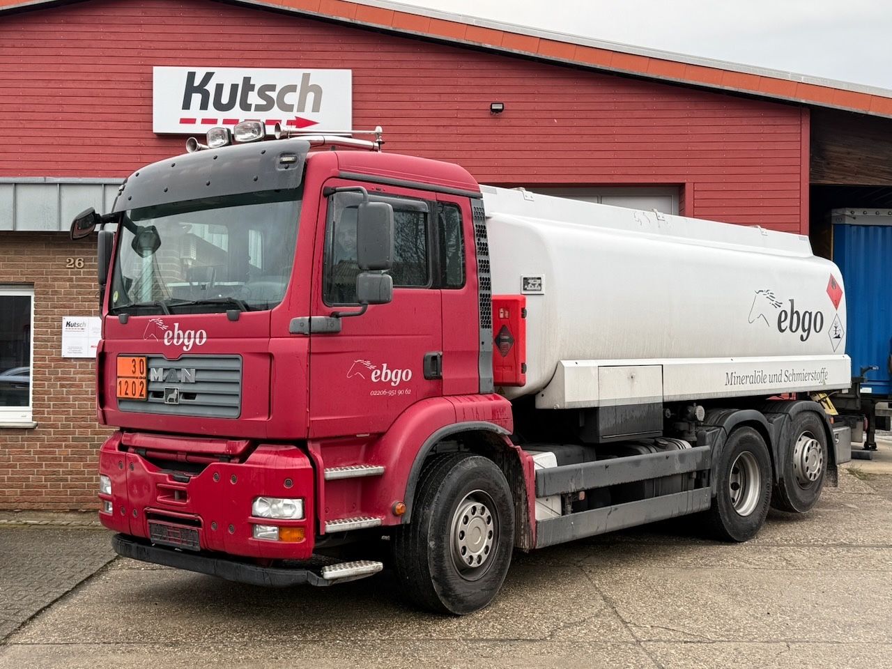 MAN TGA 26.413 6x2/2 Tankwagen, Untenbefüllung