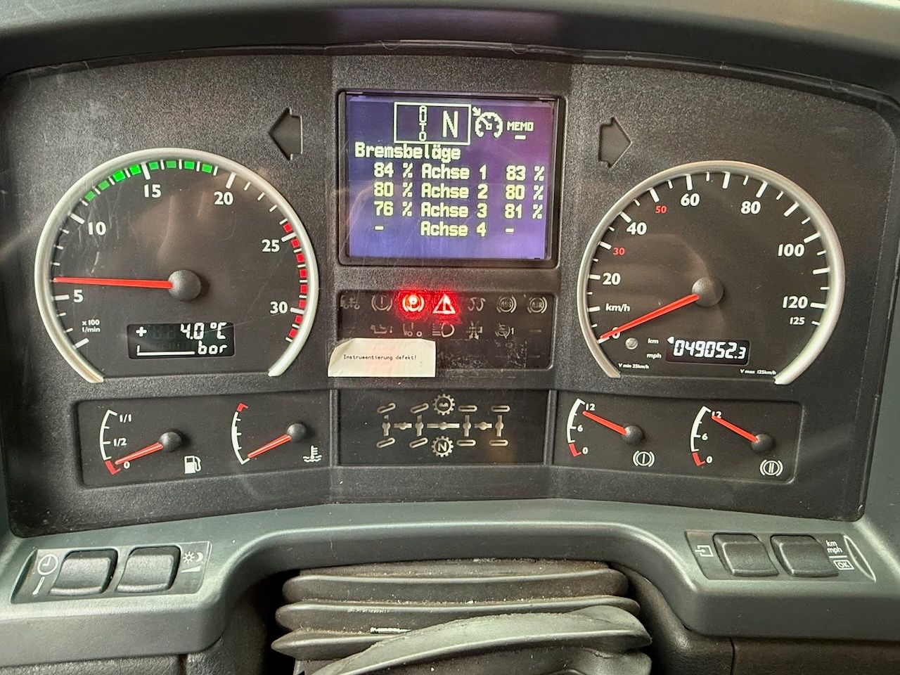 Fahrzeugabbildung MAN TGA 26.413 6x2/2 Tankwagen, Untenbefüllung