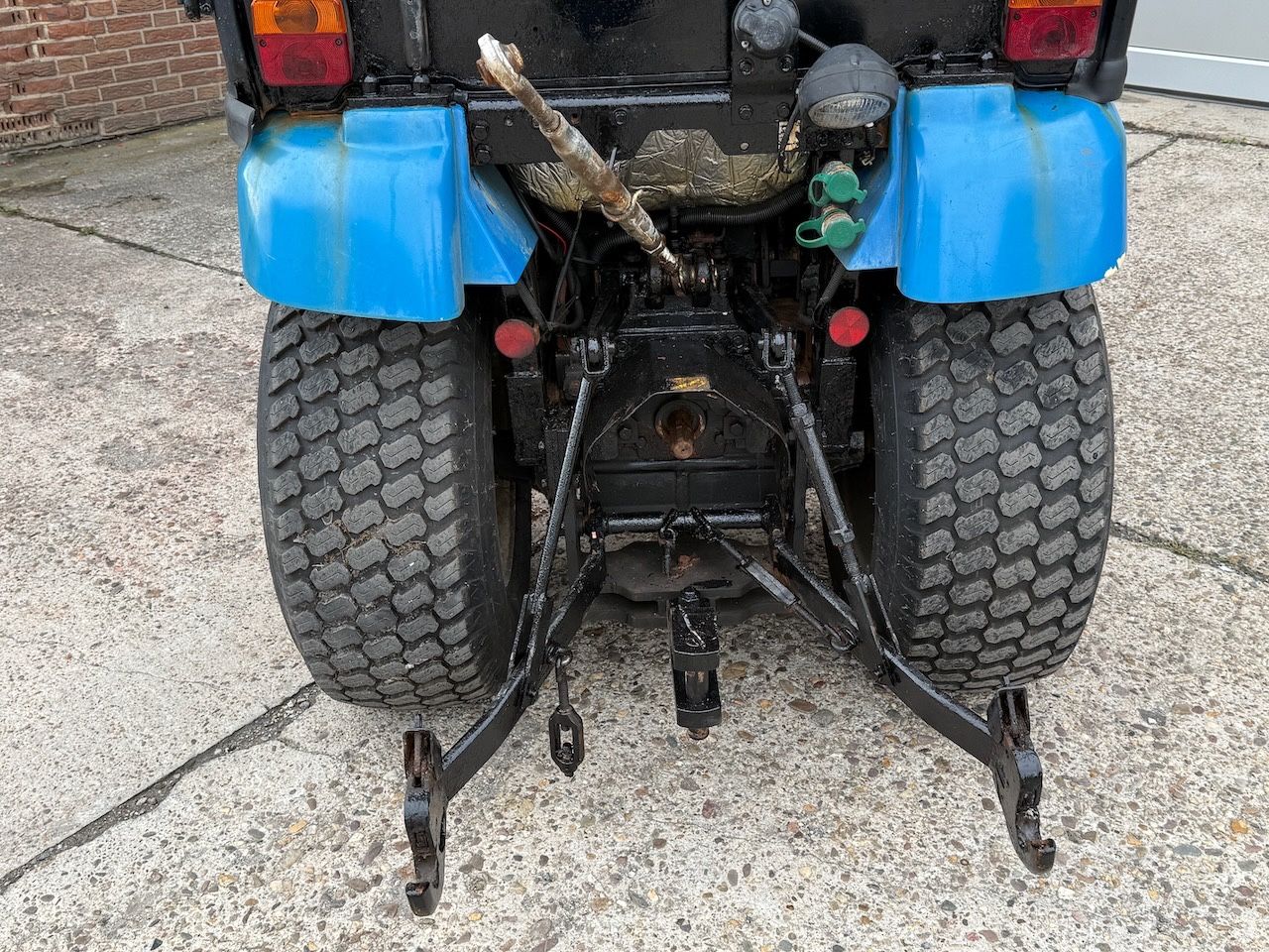 Fahrzeugabbildung Andere LS Kompakttraktor J27 HST Snowline