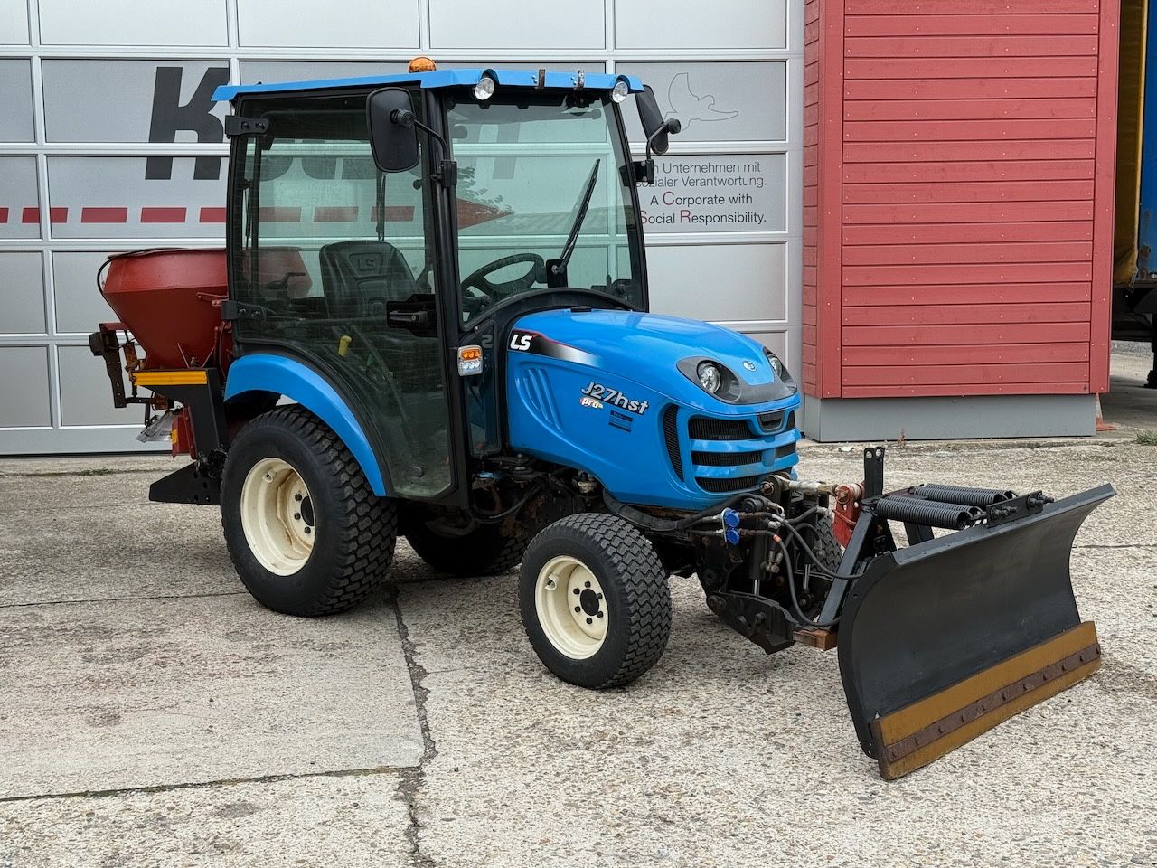 Fahrzeugabbildung Andere LS Kompakttraktor J27 HST Snowline