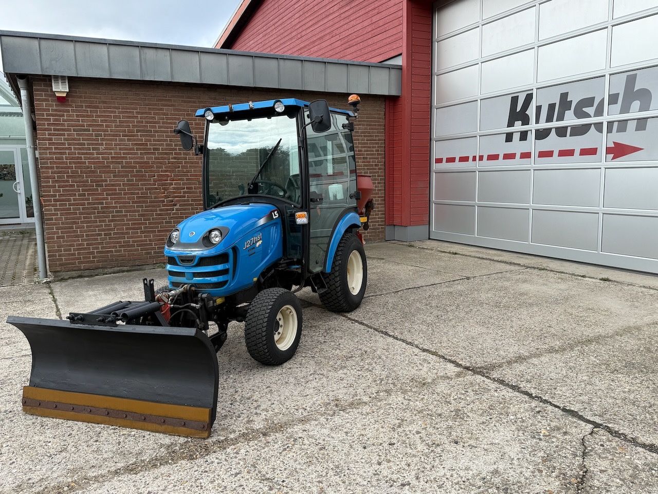 Fahrzeugabbildung Andere LS Kompakttraktor J27 HST Snowline