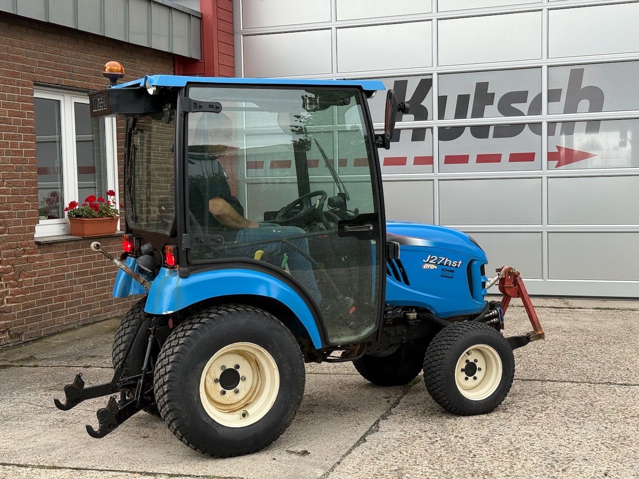 Fahrzeugabbildung Andere LS Kompakttraktor J27 HST Snowline