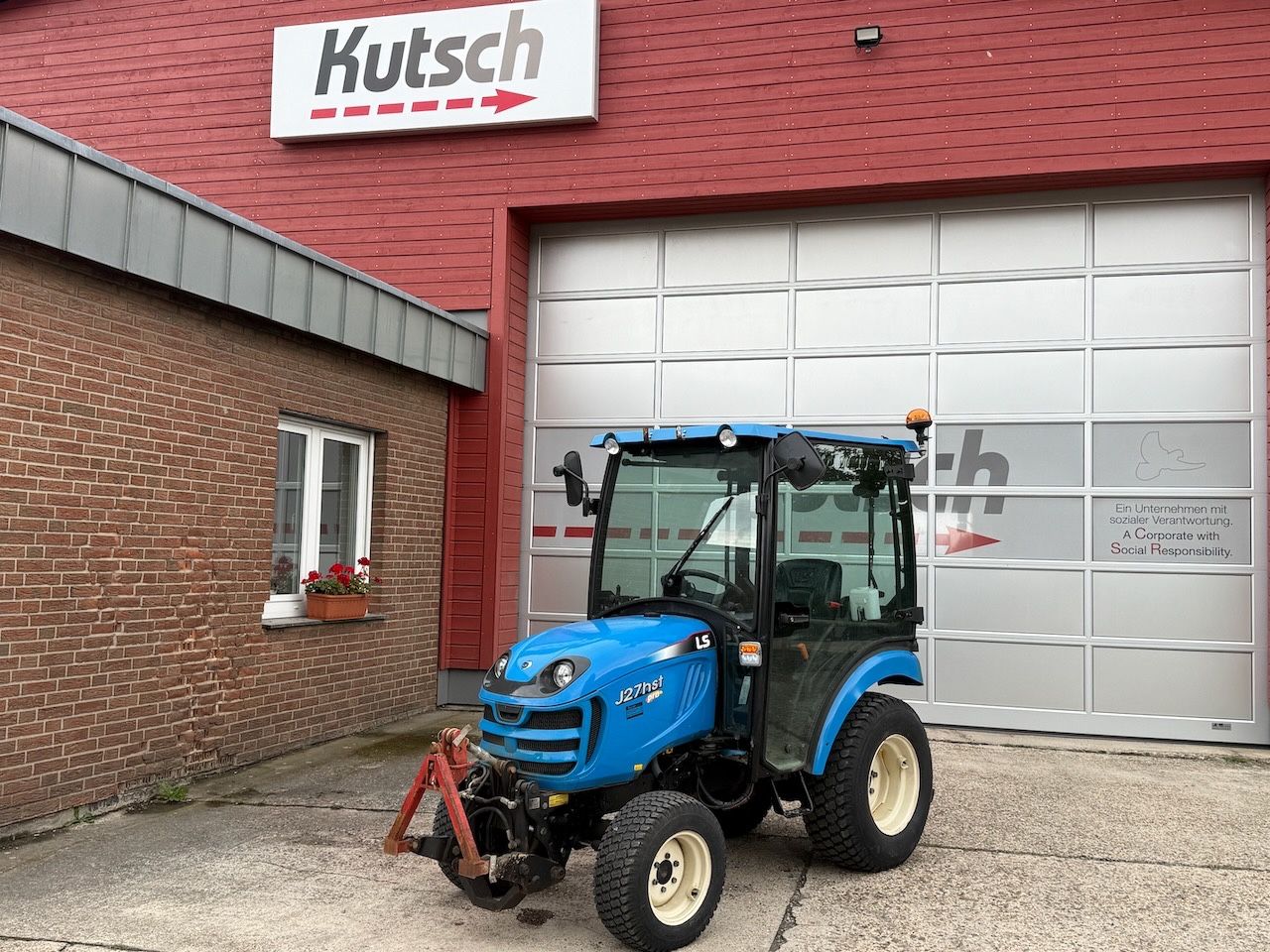 Fahrzeugabbildung Andere LS Kompakttraktor J27 HST Snowline