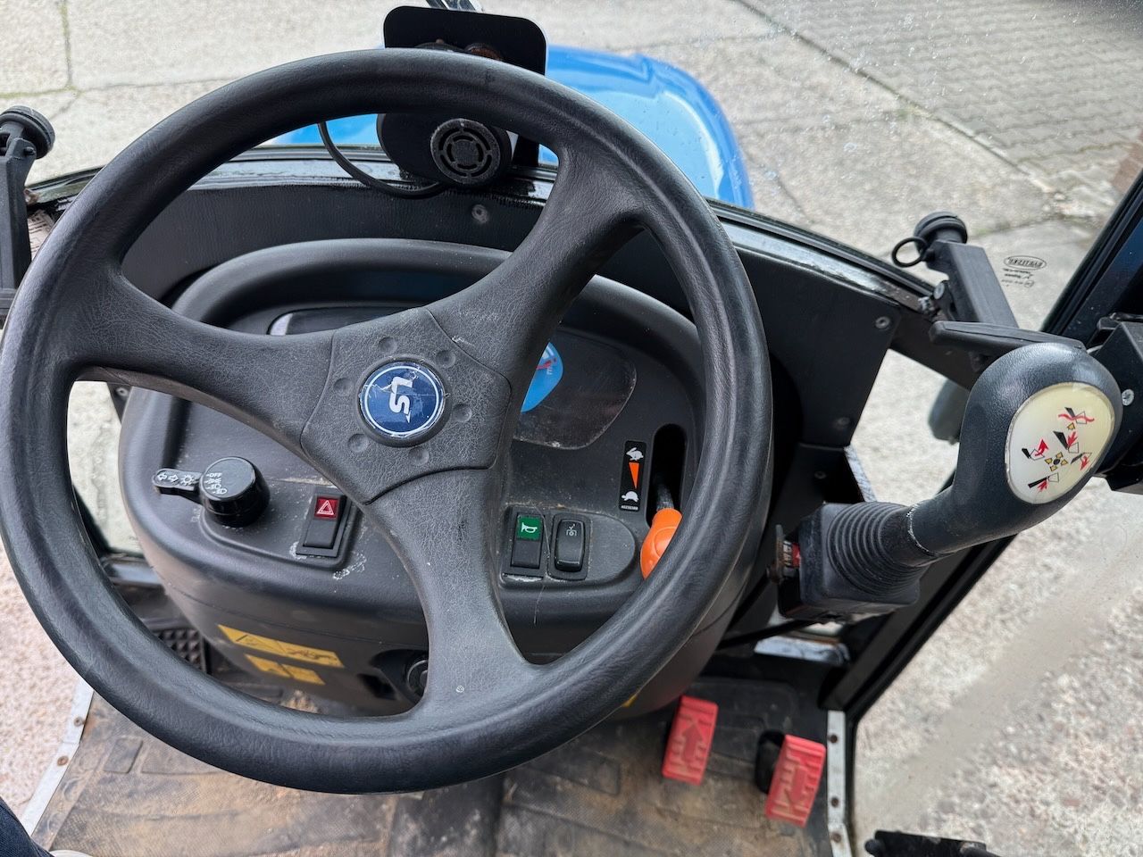 Fahrzeugabbildung Andere LS Kompakttraktor J27 HST Snowline