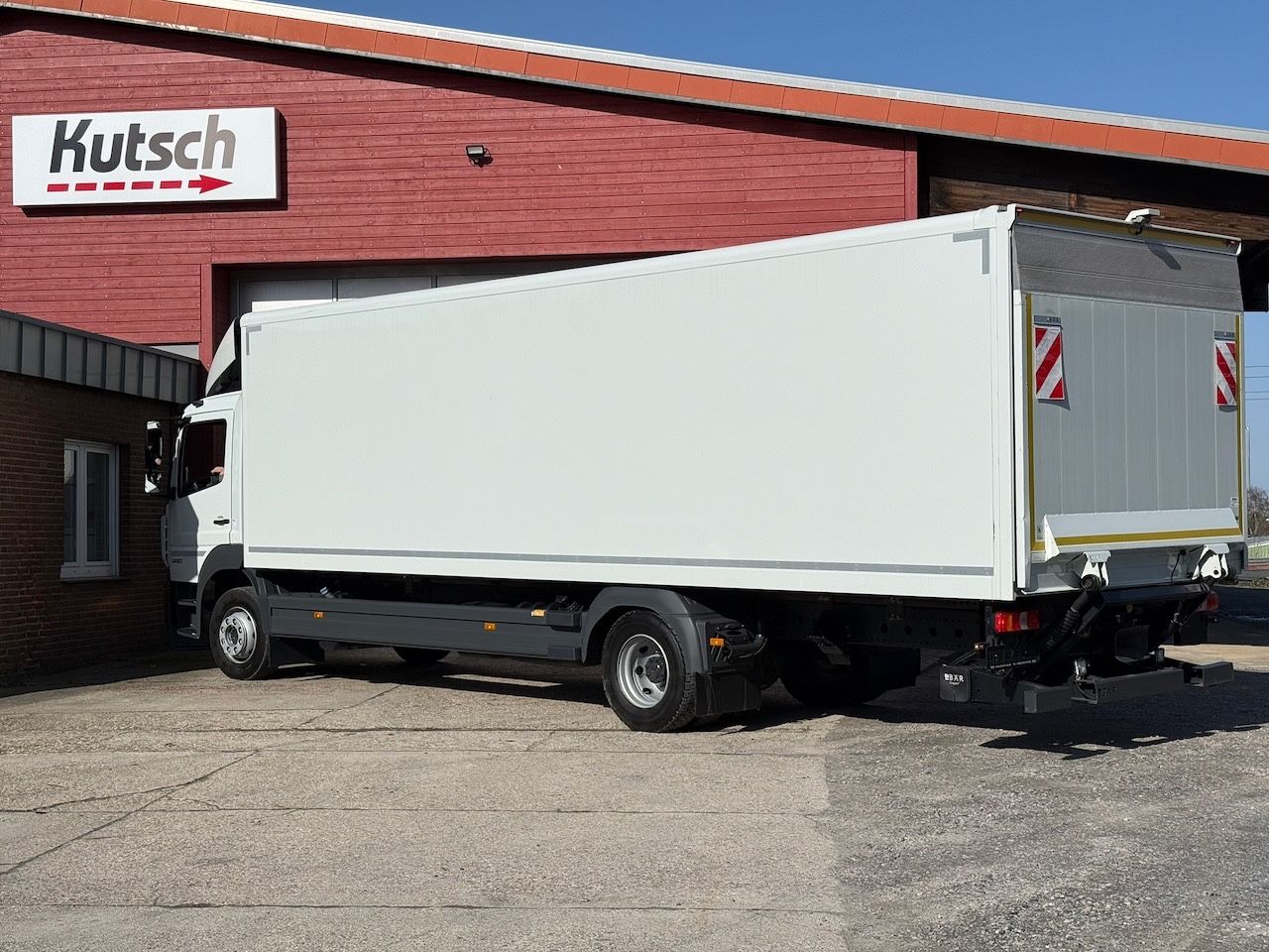 Fahrzeugabbildung Mercedes-Benz 1230L Atego Koffer/Lbw., 8,15m Koffer, EURO 6E