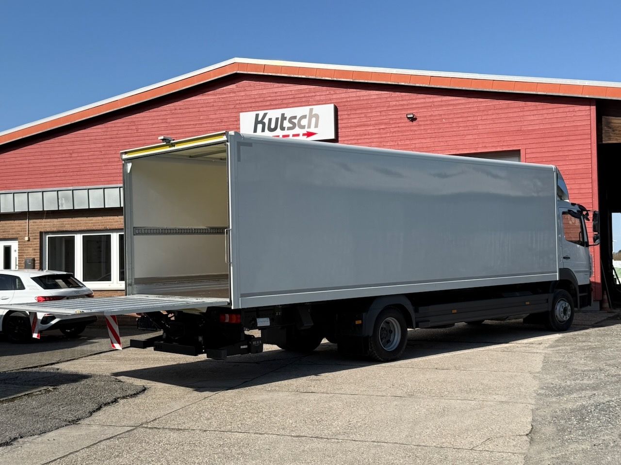 Fahrzeugabbildung Mercedes-Benz 1230L Atego Koffer/Lbw., 8,15m Koffer, EURO 6E