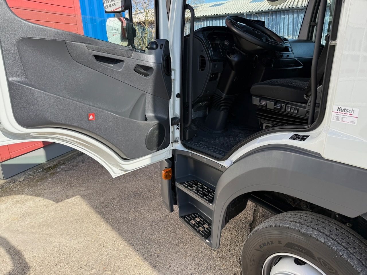 Fahrzeugabbildung Mercedes-Benz 1230L Atego Koffer/Lbw., 8,15m Koffer, EURO 6E