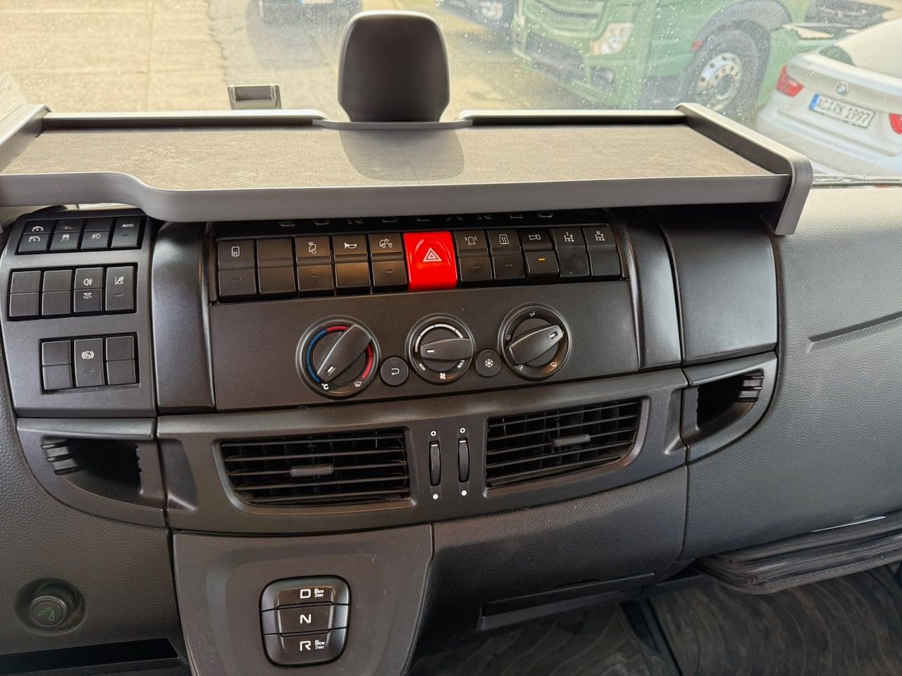 Fahrzeugabbildung Iveco 160E32 /4x2/ Kipper nur 27.000km, AHK mit Hydr.