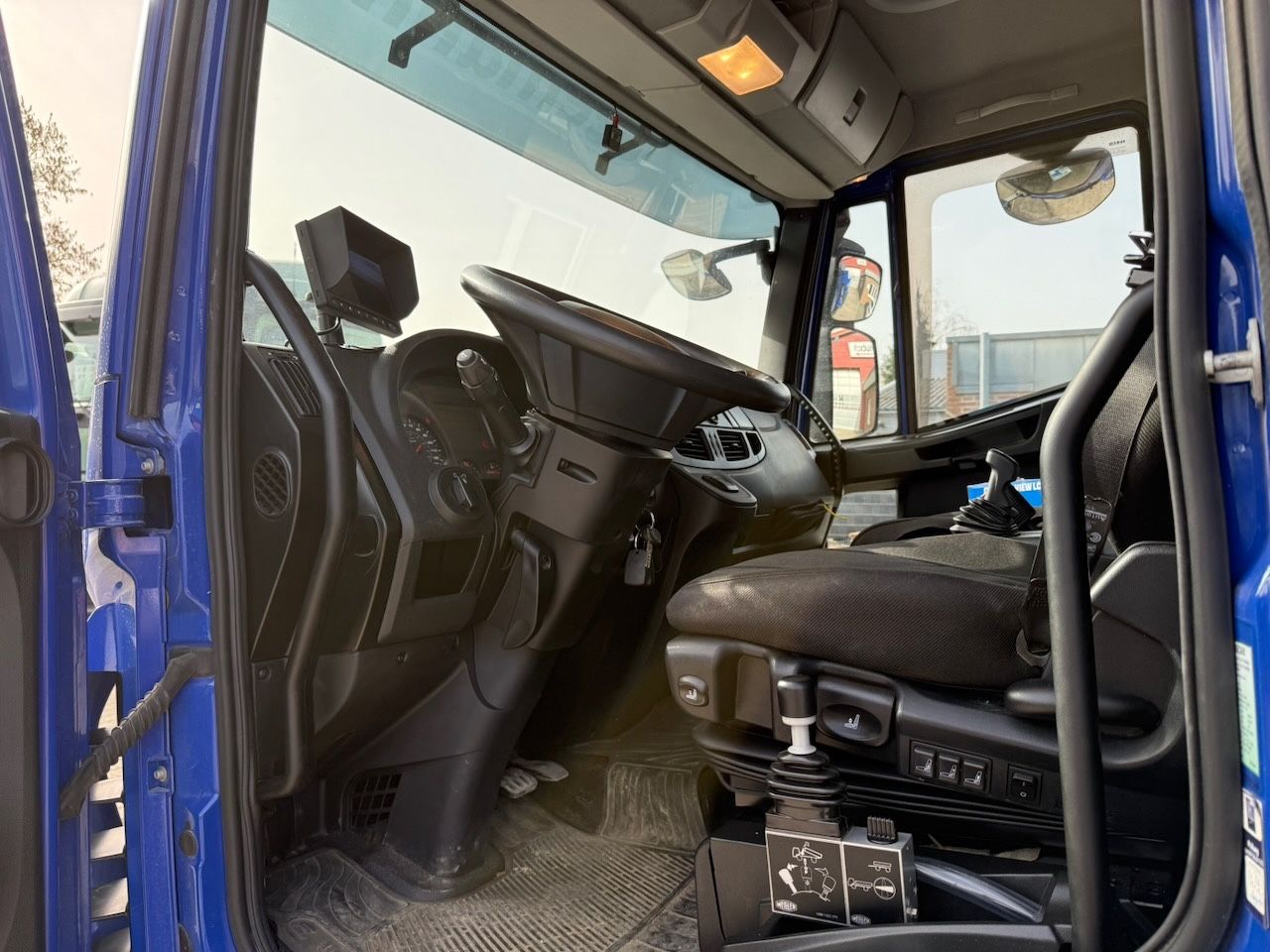 Fahrzeugabbildung Iveco 160E32 /4x2/ Kipper nur 27.000km, AHK mit Hydr.