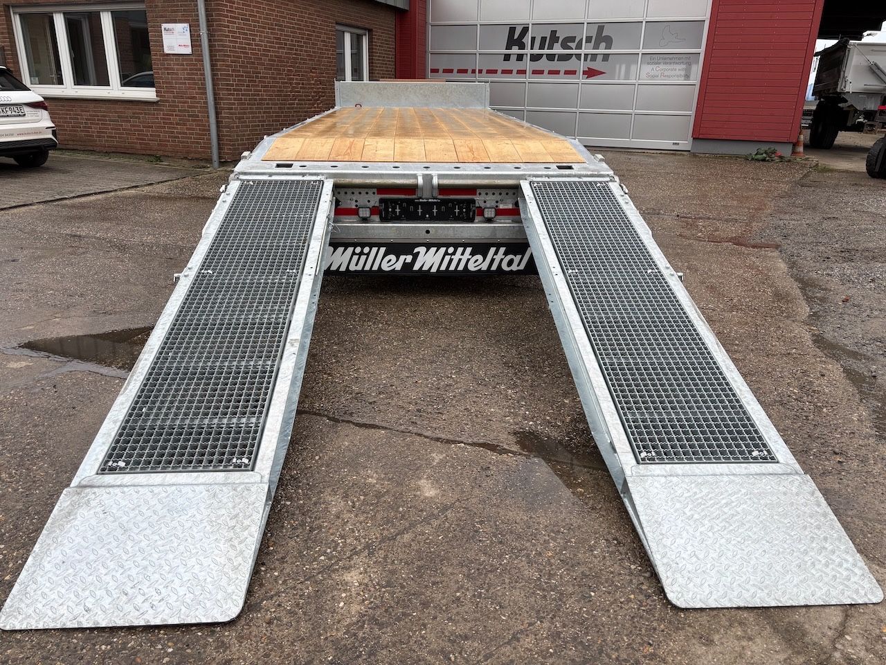 Fahrzeugabbildung Müller-Mitteltal ETÜ-TA-R 21 Plateau 7m, luftgefedert, LED