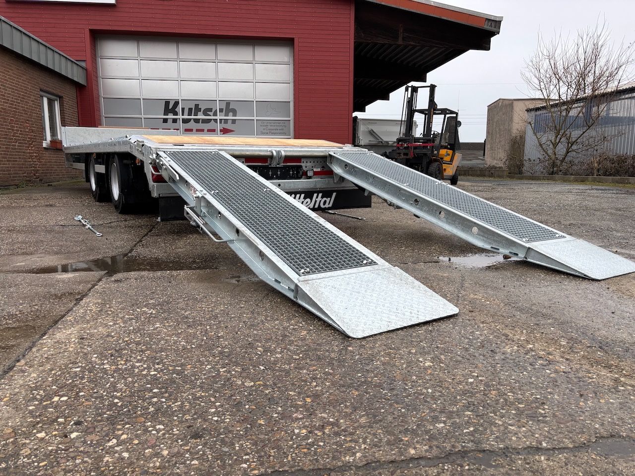 Fahrzeugabbildung Müller-Mitteltal ETÜ-TA-R 21 Plateau 7m, luftgefedert, LED