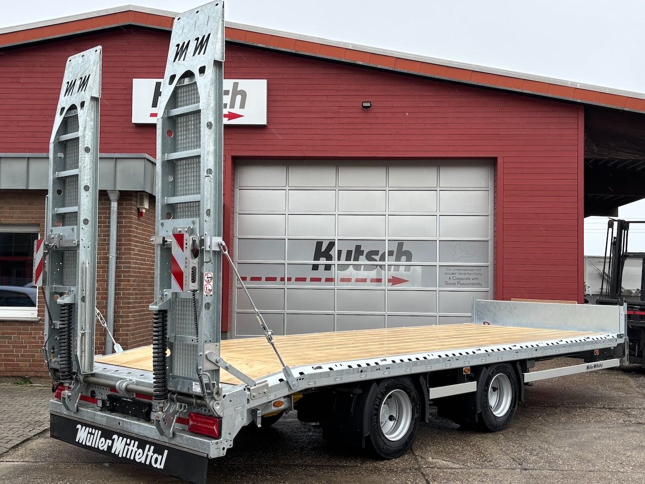 Fahrzeugabbildung Müller-Mitteltal ETÜ-TA-R 21 Plateau 7m, luftgefedert, LED