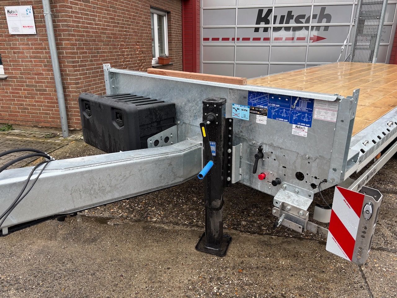 Fahrzeugabbildung Müller-Mitteltal ETÜ-TA-R 21 Plateau 7m, luftgefedert, LED