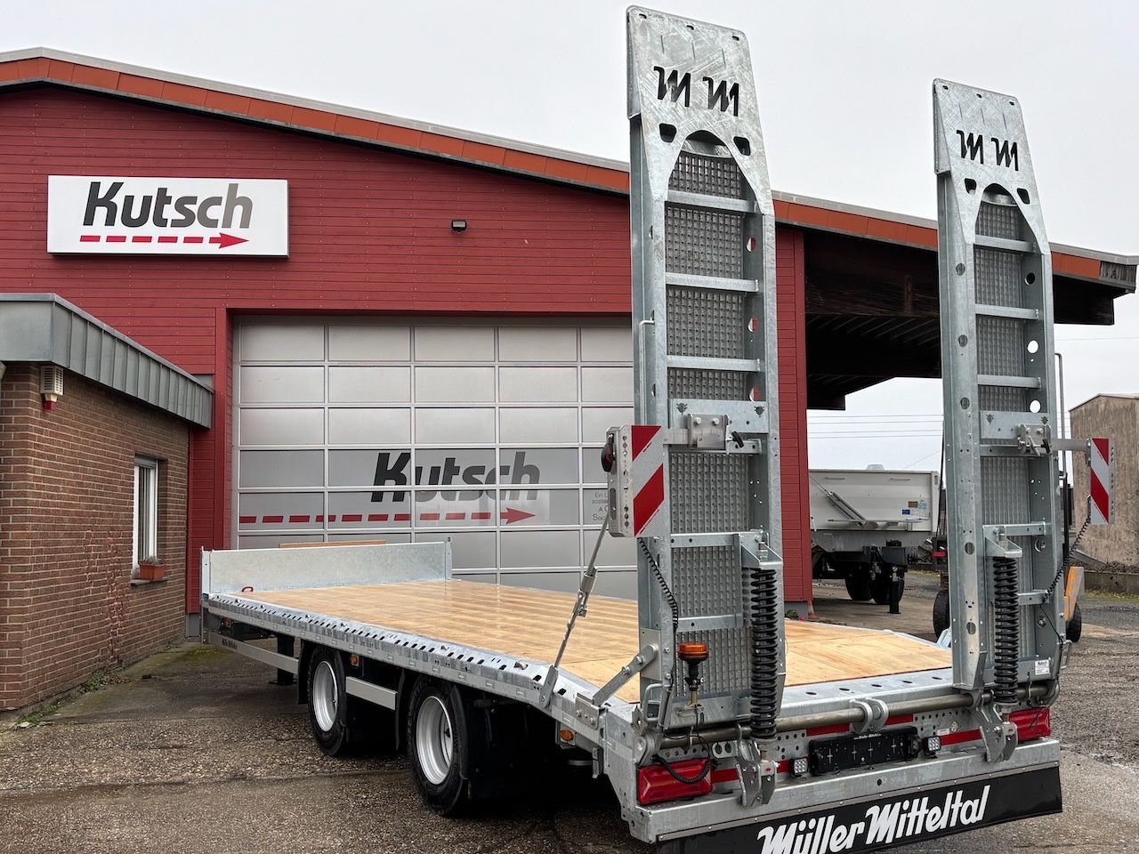 Fahrzeugabbildung Müller-Mitteltal ETÜ-TA-R 21 Plateau 7m, luftgefedert, LED