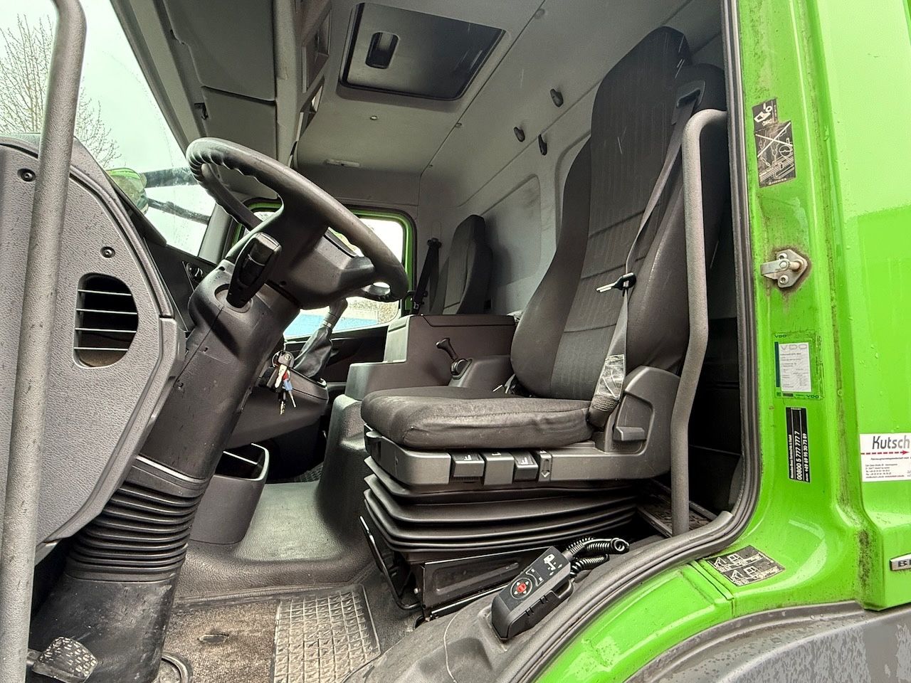 Fahrzeugabbildung Mercedes-Benz 1623L / 1523L  Atego Pritsche/Plane/Lbw 2t